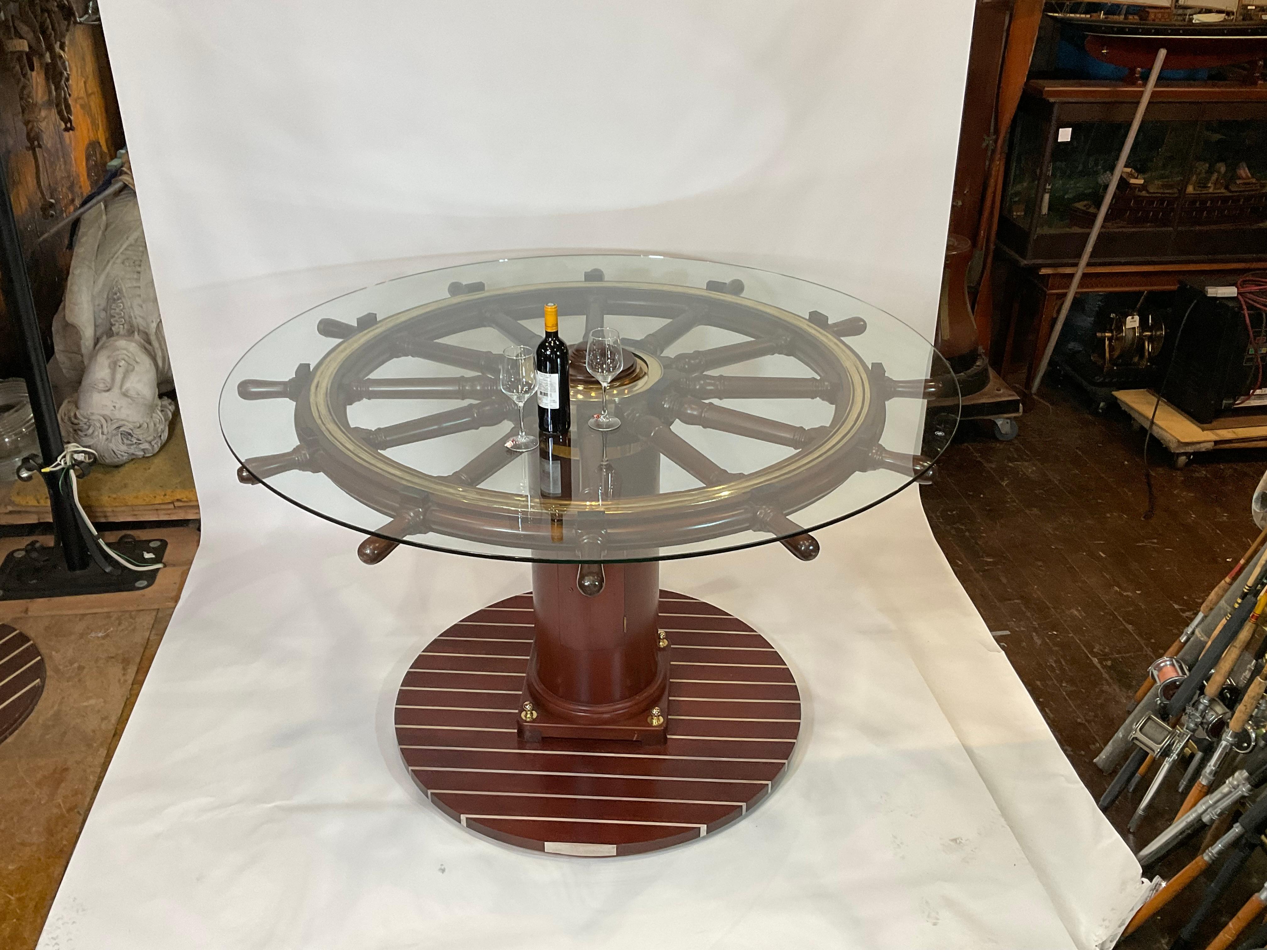 Poli Table de hauteur de bar antique à roue de bateau en vente