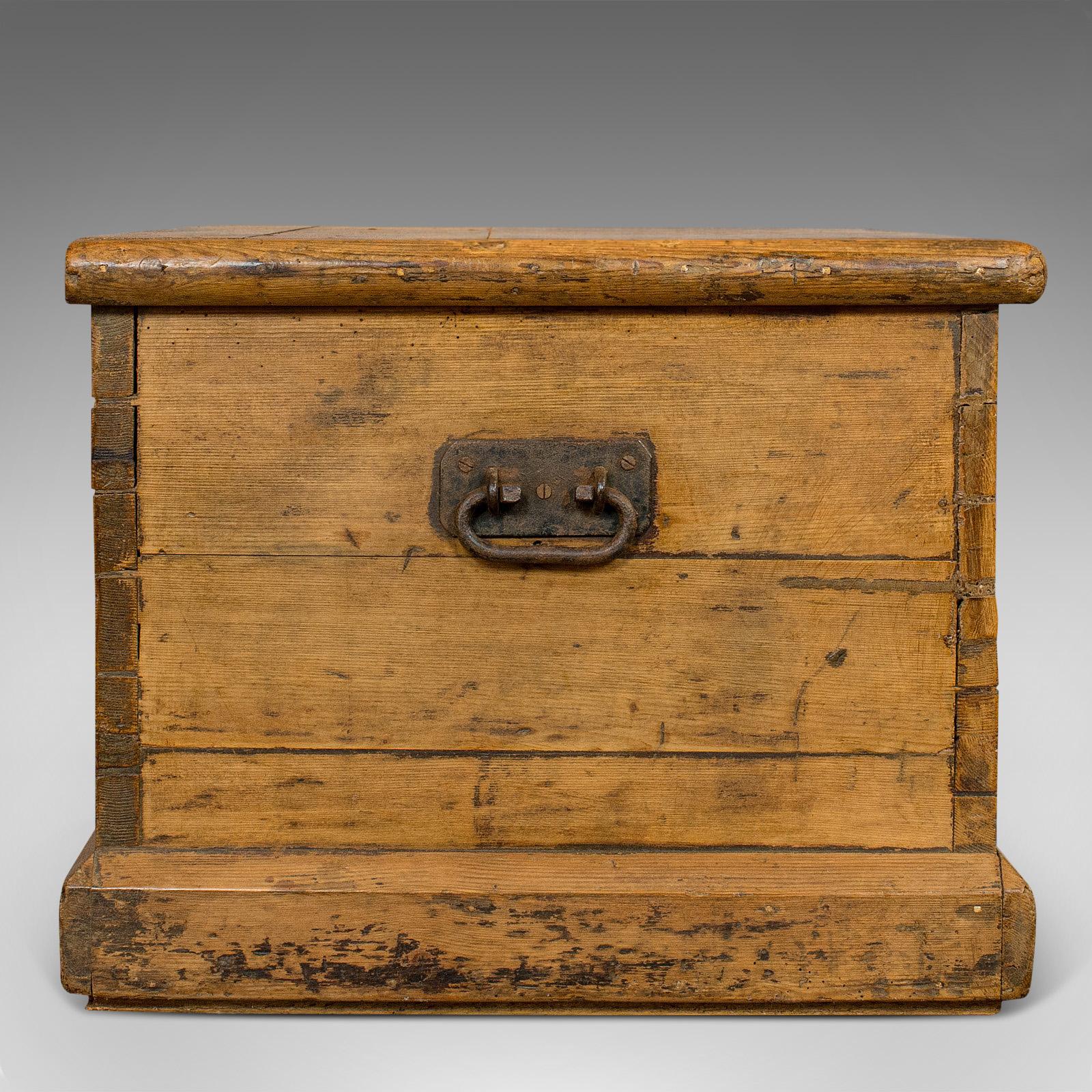 Antique Shipwright's Tool Chest, English, Pine, Merchant's, Trunk, circa 1870 In Good Condition In Hele, Devon, GB