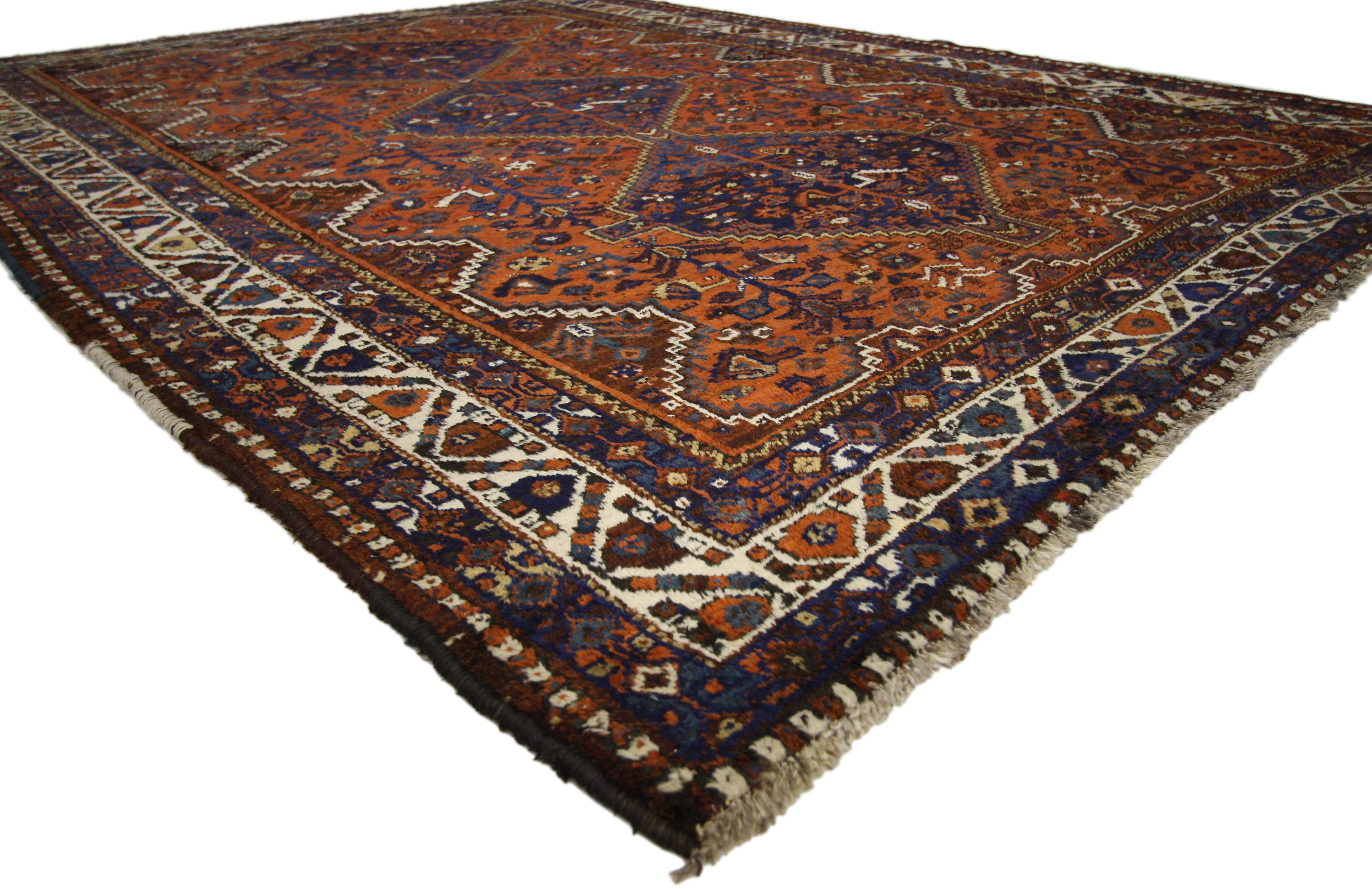 73624 Antique Shiraz Persian Rug with Mid-Century Modern Tribal Style. Displaying nomadic charm and nomadic tribal style, this hand-knotted wool antique Shiraz Persian rug is an amalgam of Caucasian Qashqai tribe influence. It features a navy blue 