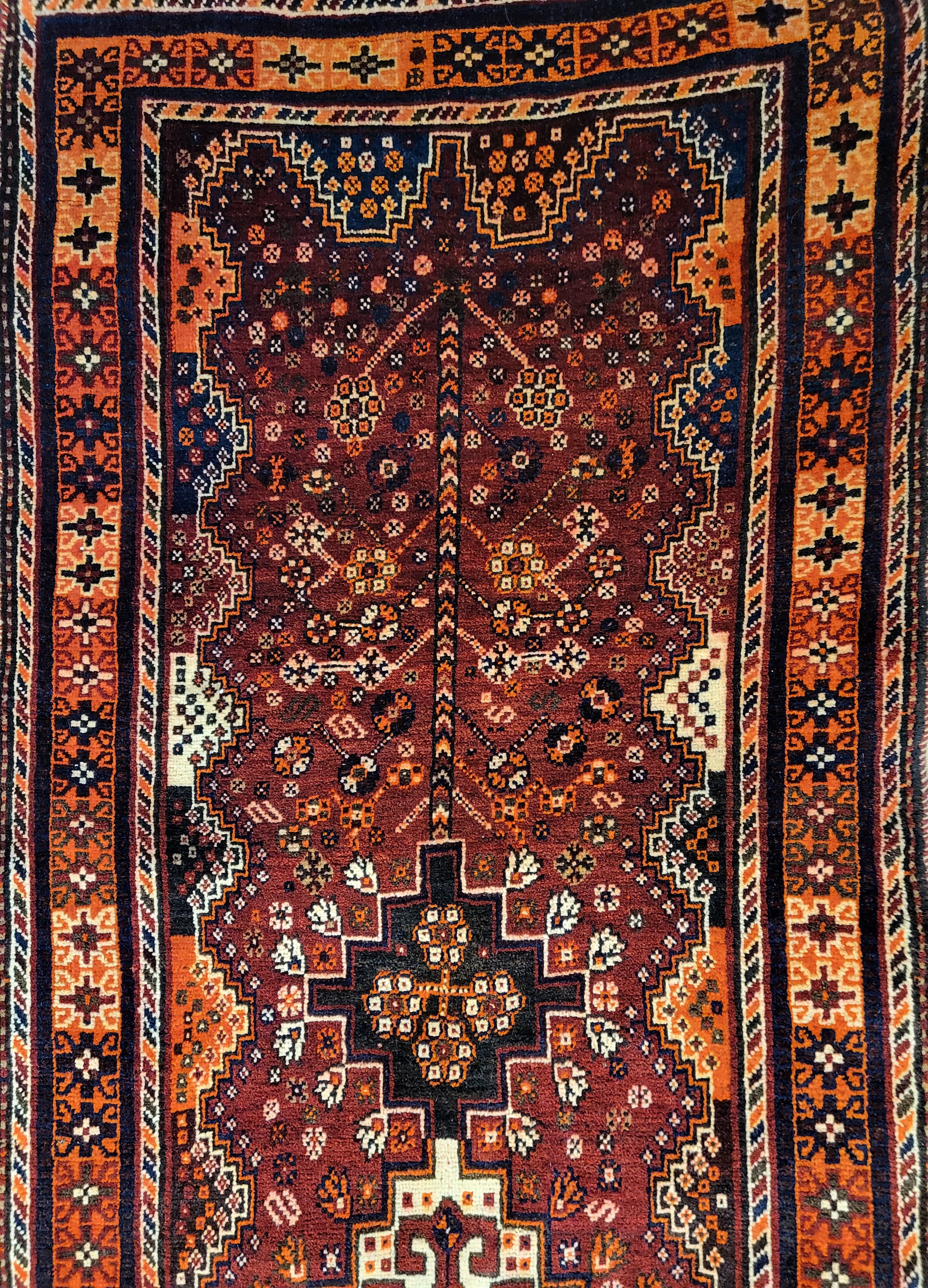 Antiker Rahimi / Qashqai - Nomadic, persischer Läufer (Stammeskunst) im Angebot