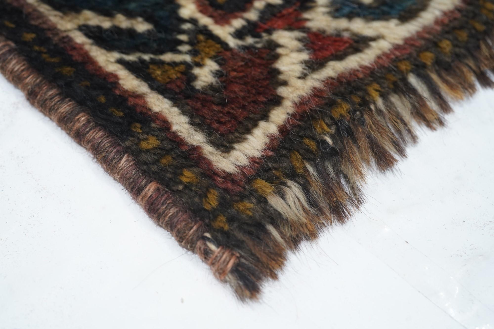 Antique Shiraz Rug In Good Condition For Sale In New York, NY