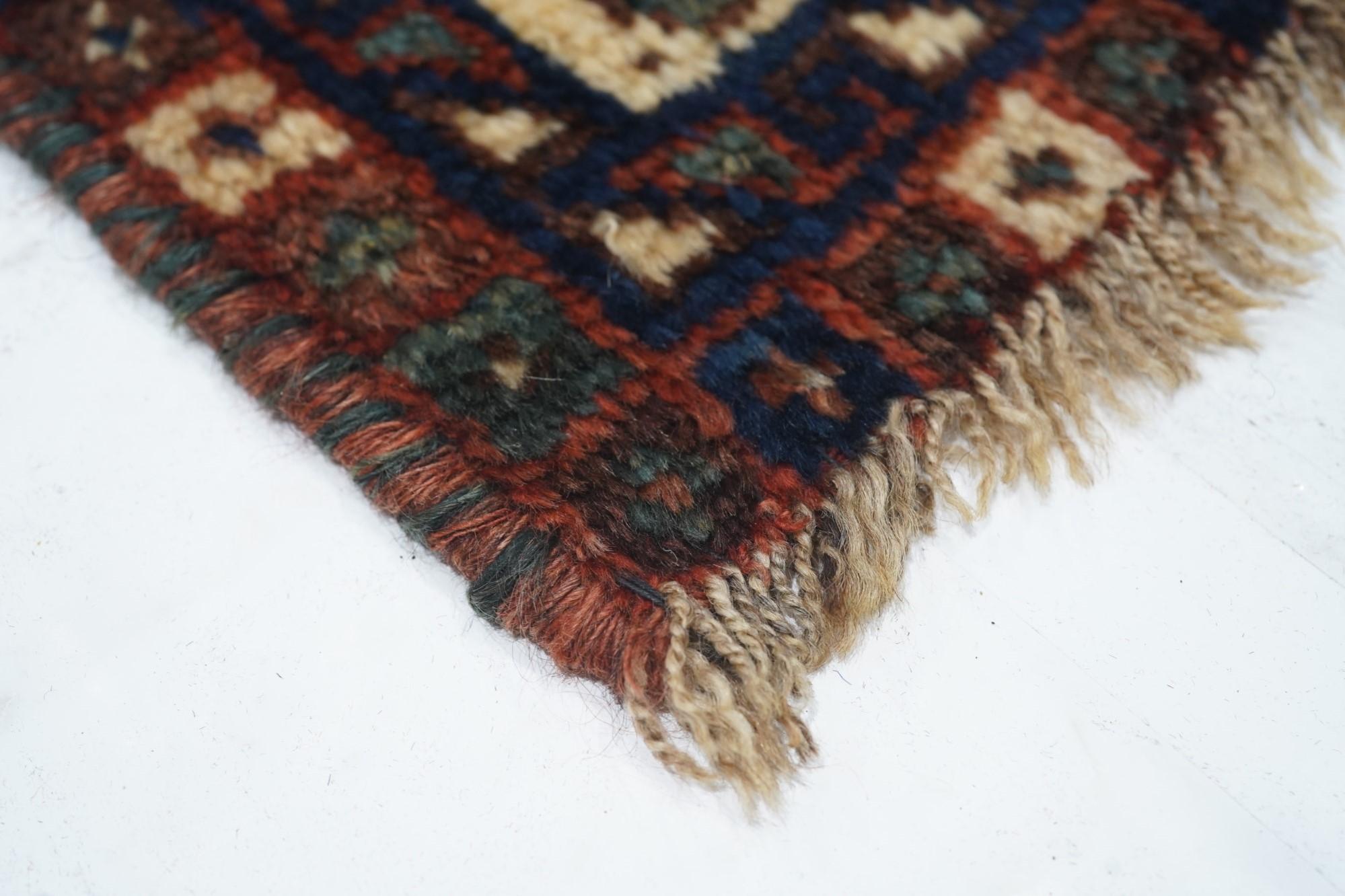 Antique Shiraz Rug In Good Condition For Sale In New York, NY