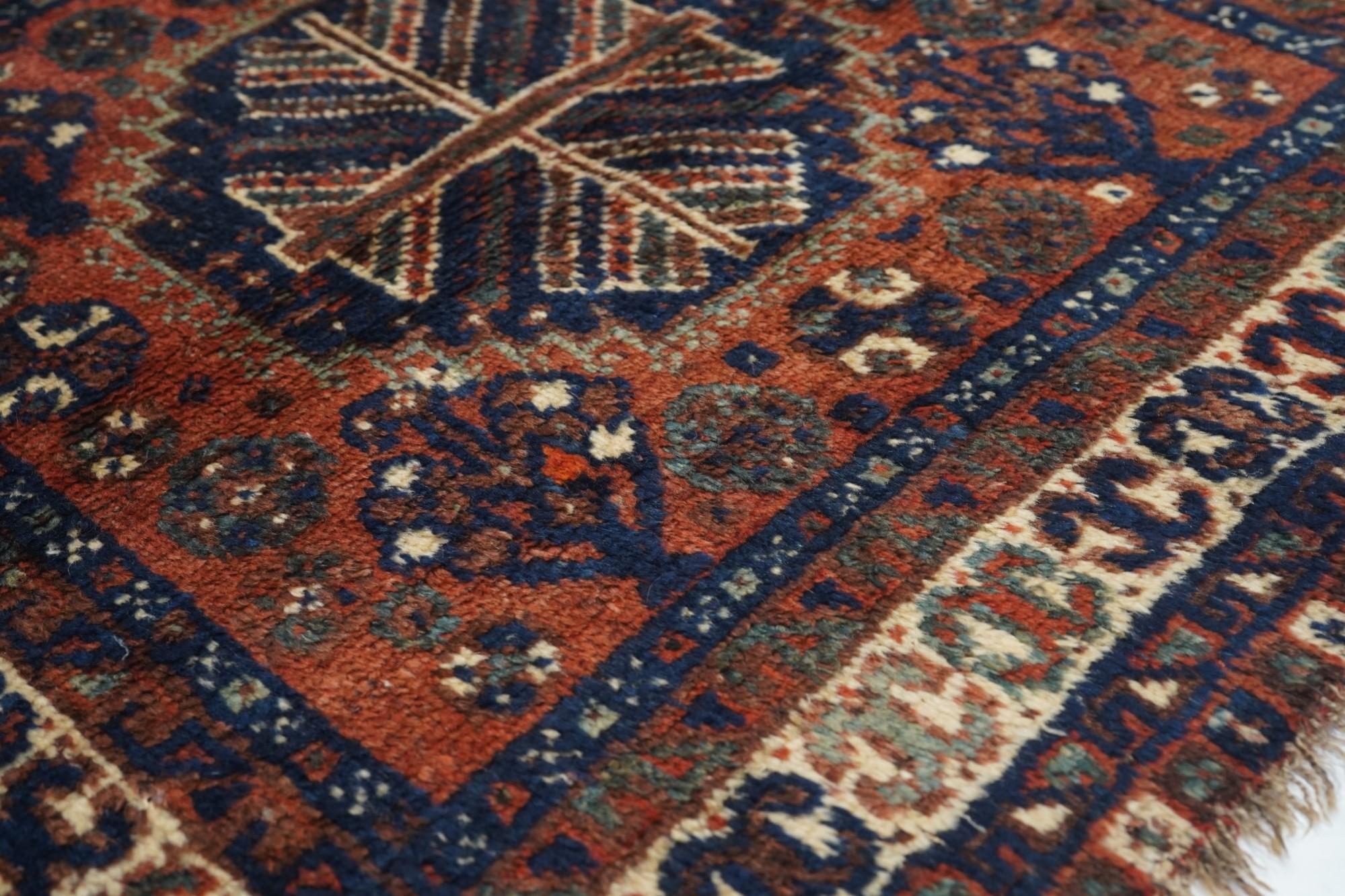 Antiker Shiraz-Teppich 2'9'' x 3'1'' (Wolle) im Angebot