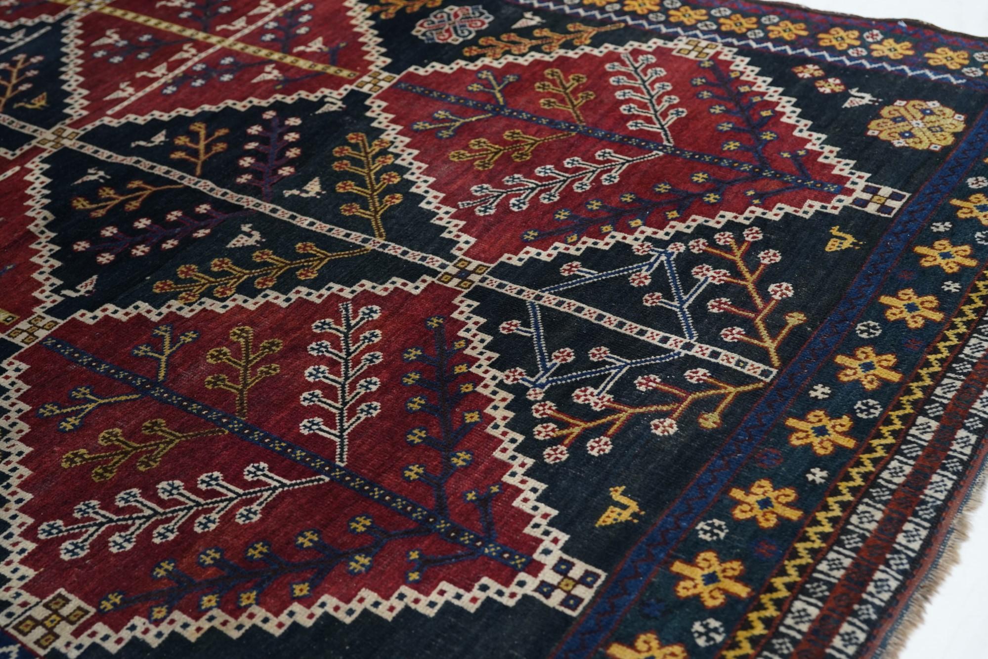 Early 20th Century Antique Shiraz Rug For Sale