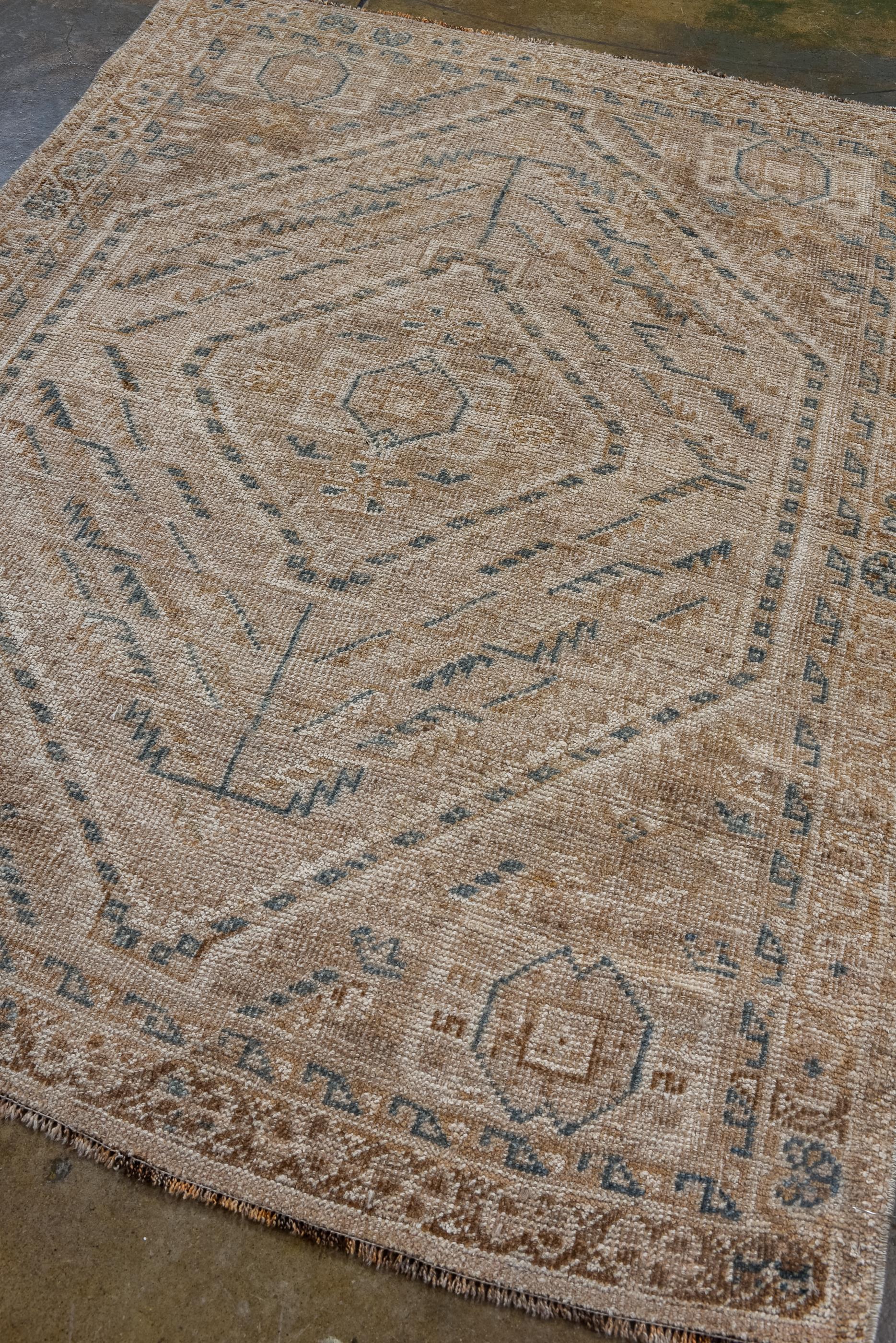Perse Antique tapis Shiraz médaillons tribaux  en vente