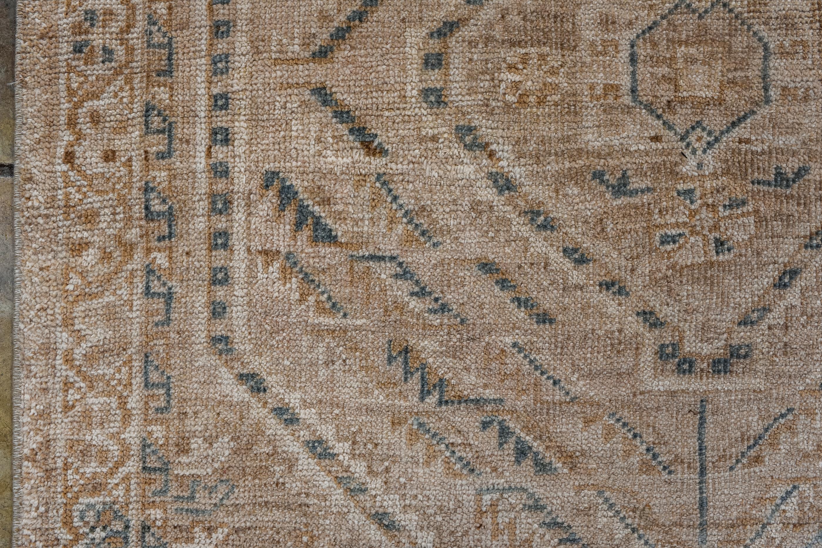 Antique tapis Shiraz médaillons tribaux  État moyen - En vente à New York, NY