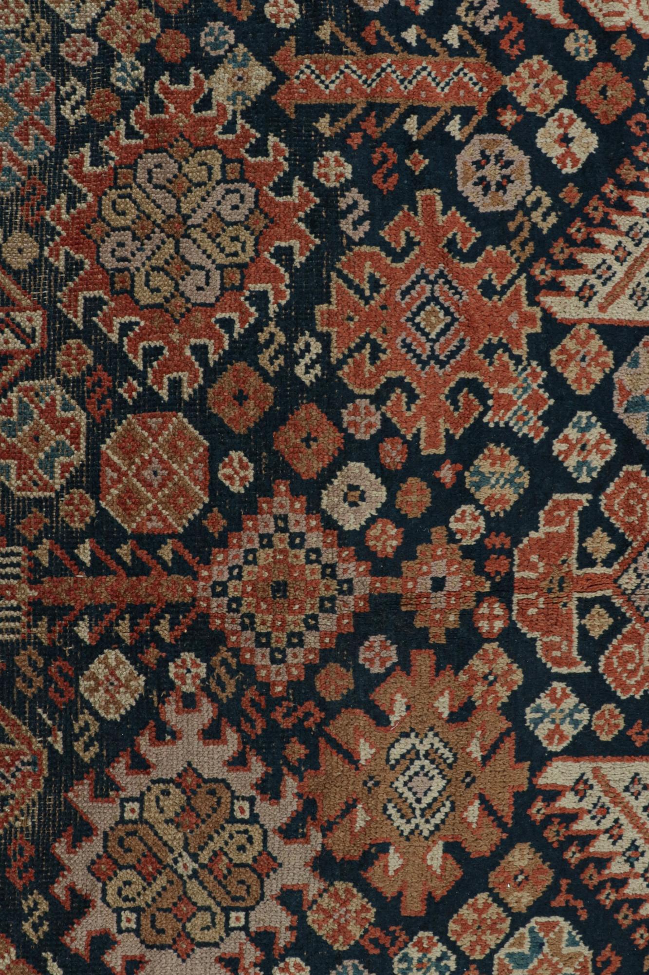 Antiker Voysey-Teppich im Shiraz-Stil in Blau mit Blumenmuster (Irisch) im Angebot