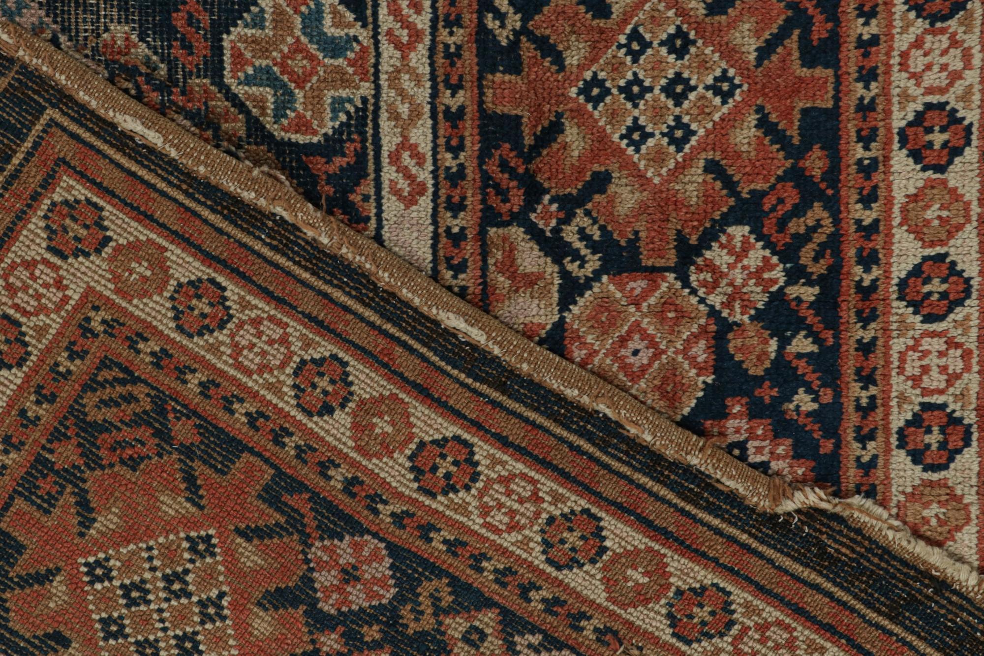 Antiker Voysey-Teppich im Shiraz-Stil in Blau mit Blumenmuster (Wolle) im Angebot