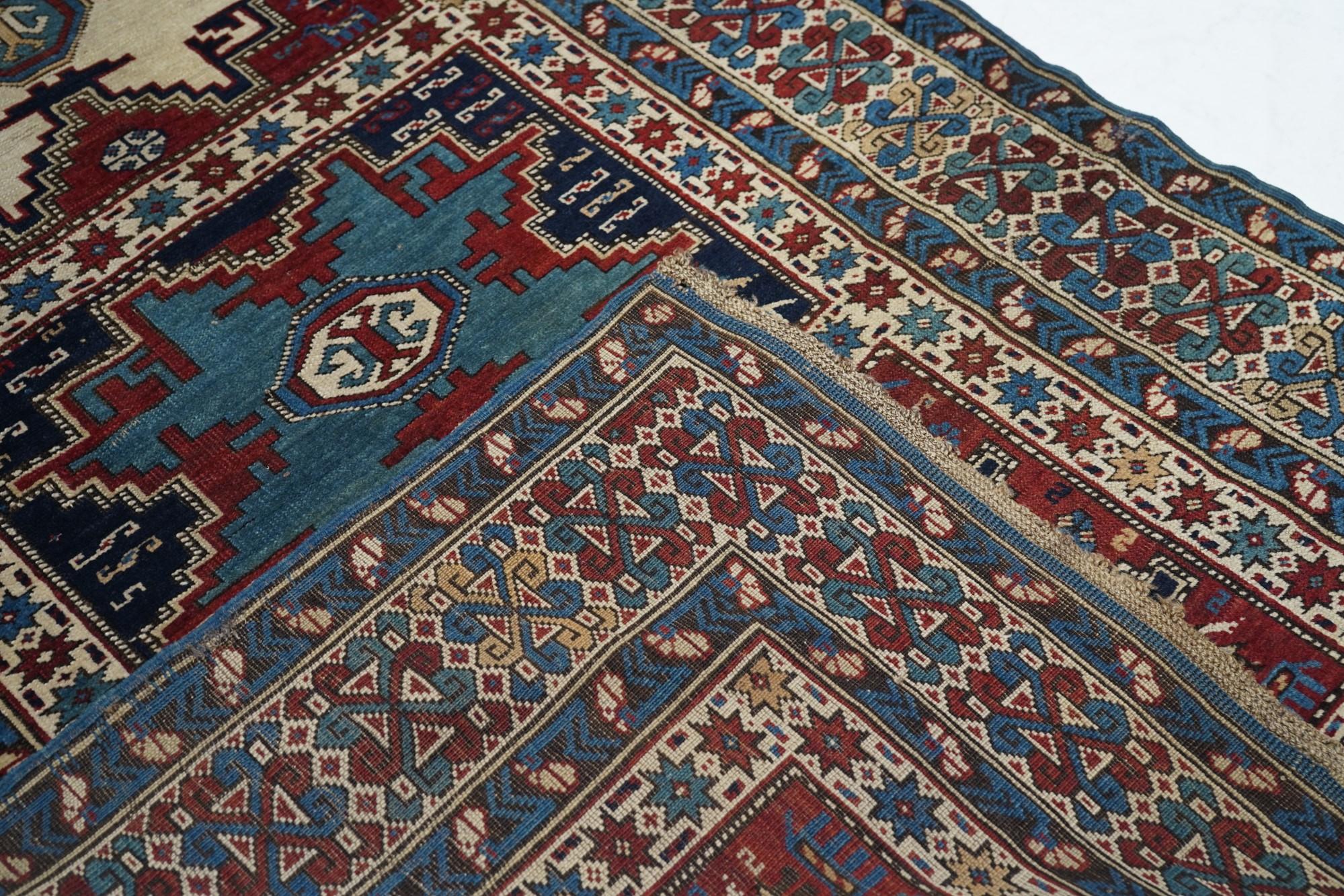 Tapis caucasien ancien Shirvan 3'8'' x 8'3'' en vente 4