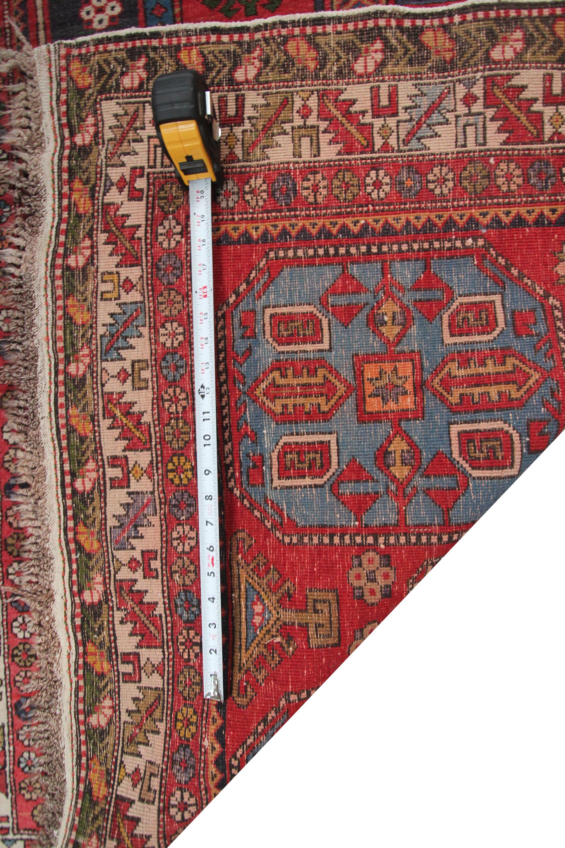 Antiker kaukasischer Schirwan-Teppich, Kaukasischer Schirwan-Teppich, geometrisch, 4x6, Stammeskunst im Angebot 4