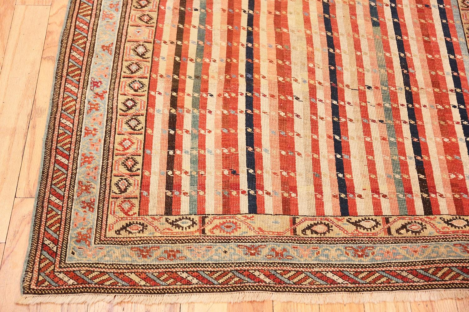 Antique Shirvan Caucasian Rug. Size: 3 ft 9 in x 5 ft 9 in (1.14 m x 1.75 m)  In Excellent Condition In New York, NY