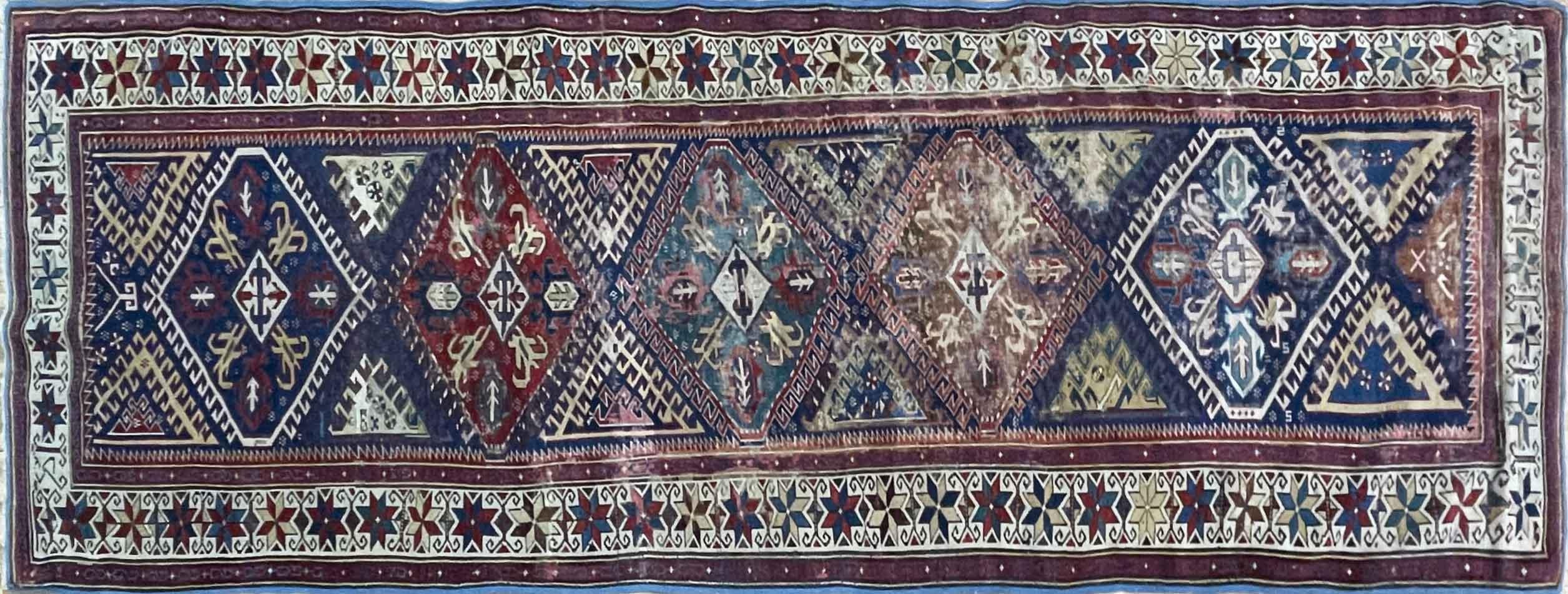 Antico runner caucasico Shirvan, così com'è In condizioni discrete in vendita a Evanston, IL