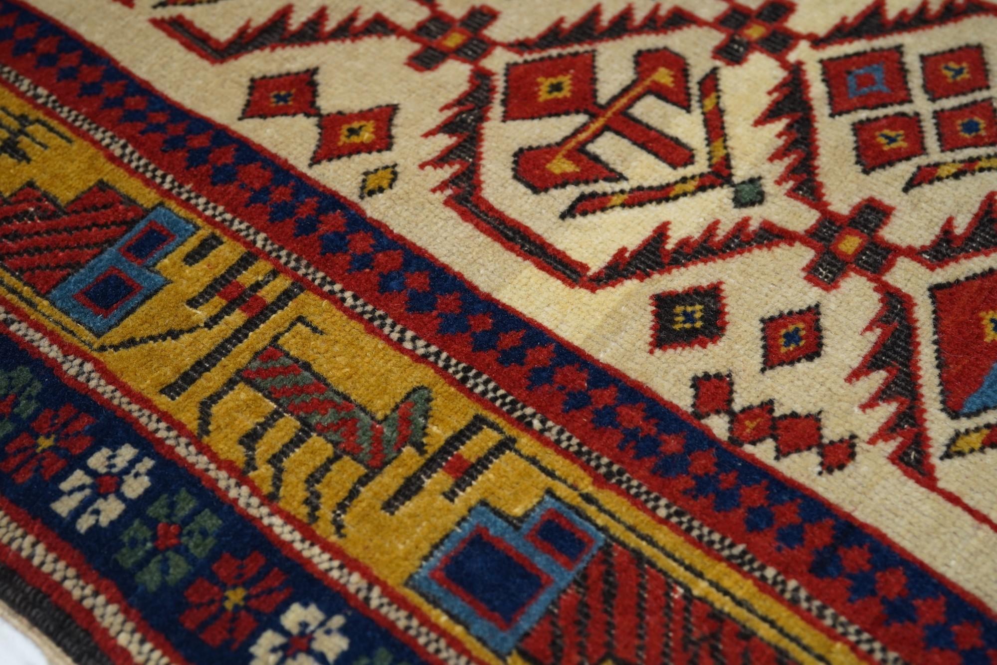 Antique Shirvan Daghestan Rug In Excellent Condition For Sale In New York, NY