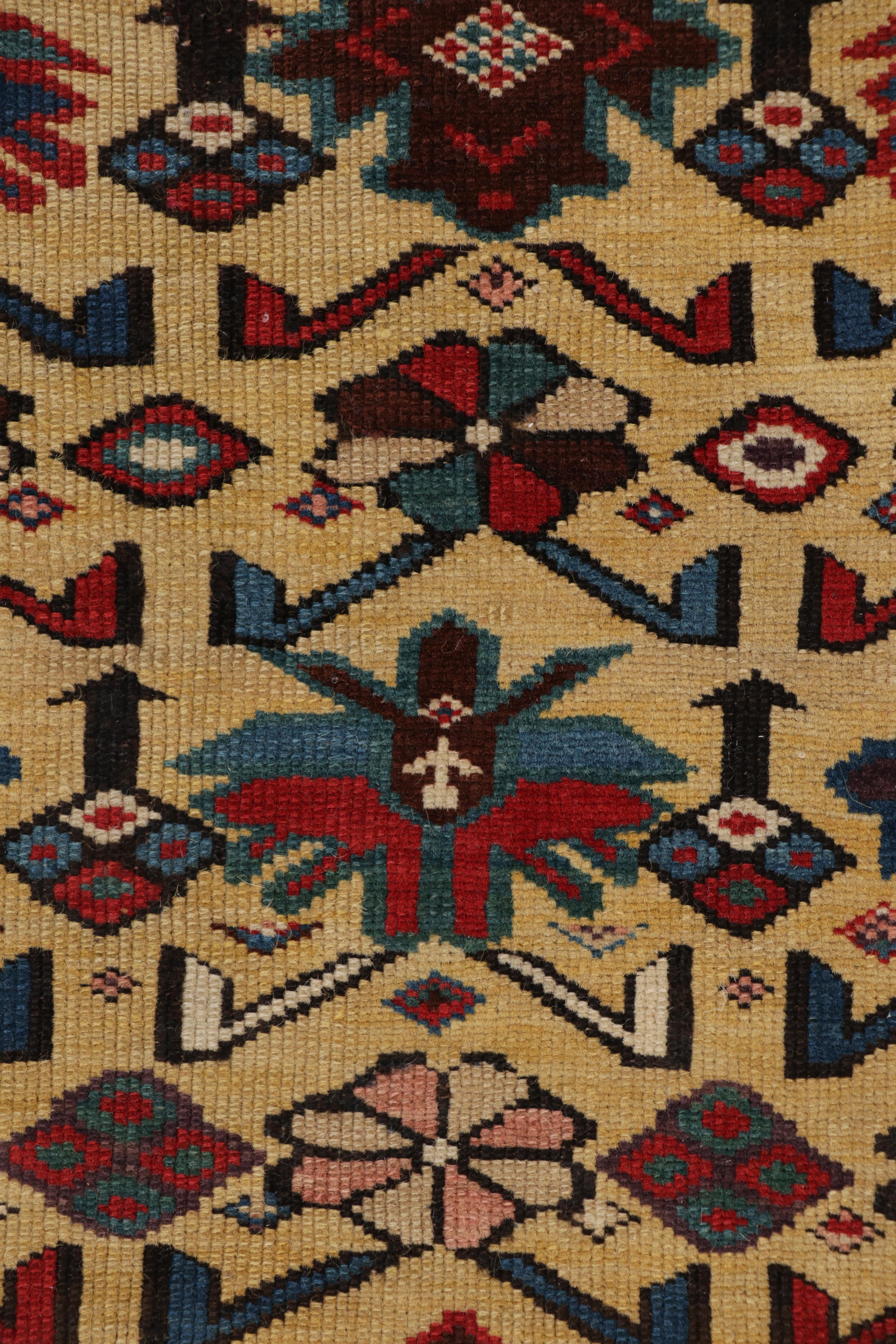 Ouzbek Tapis Shirvan Daghestan ancien à motifs floraux et géométriques, de Rug & Kilim en vente