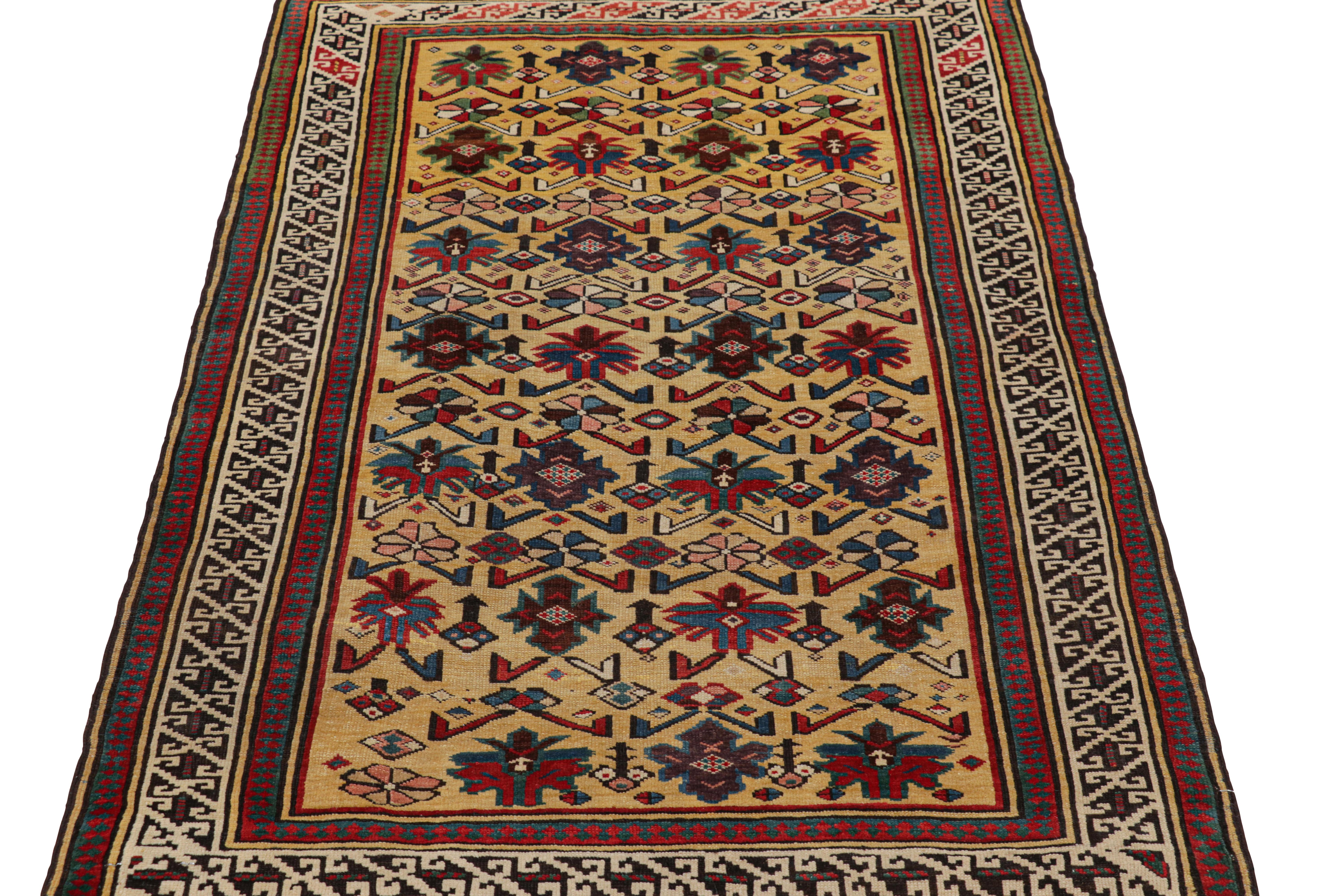 Tapis Shirvan Daghestan ancien à motifs floraux et géométriques, de Rug & Kilim Bon état - En vente à Long Island City, NY