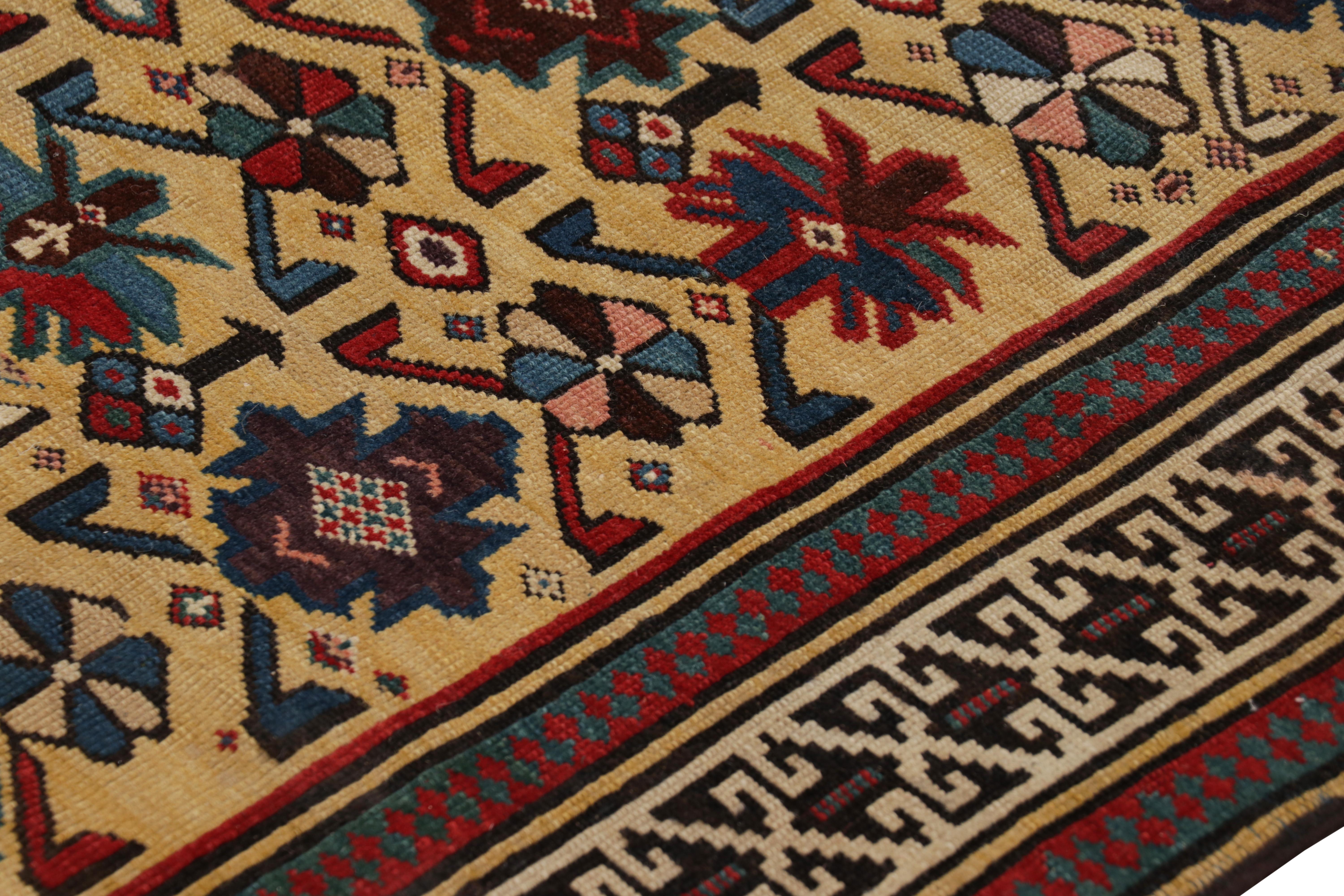 Fin du XIXe siècle Tapis Shirvan Daghestan ancien à motifs floraux et géométriques, de Rug & Kilim en vente
