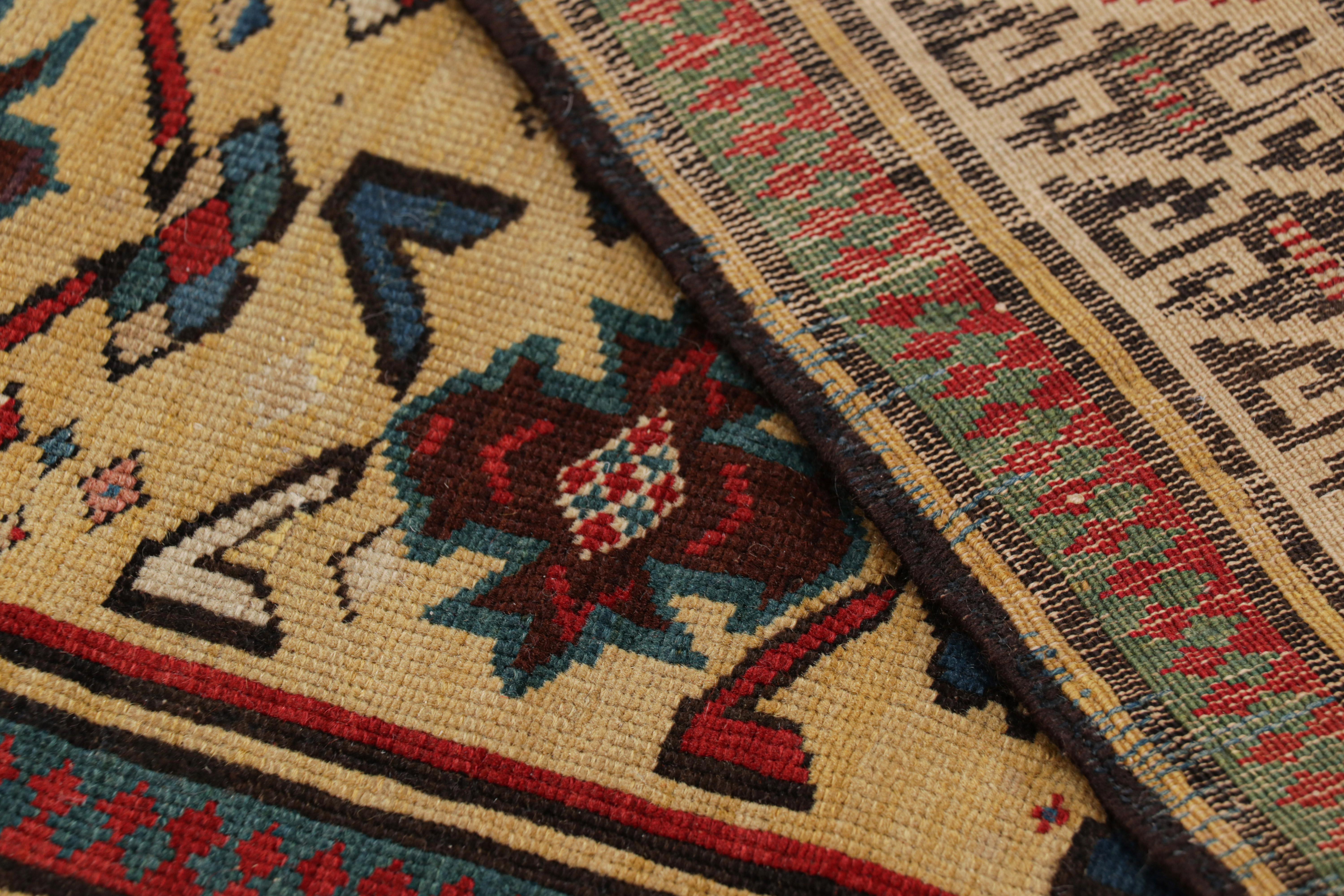 Laine Tapis Shirvan Daghestan ancien à motifs floraux et géométriques, de Rug & Kilim en vente