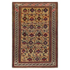 Antiker Schirwan-Daghestan-Teppich mit floralen und geometrischen Mustern, von Rug & Kilim