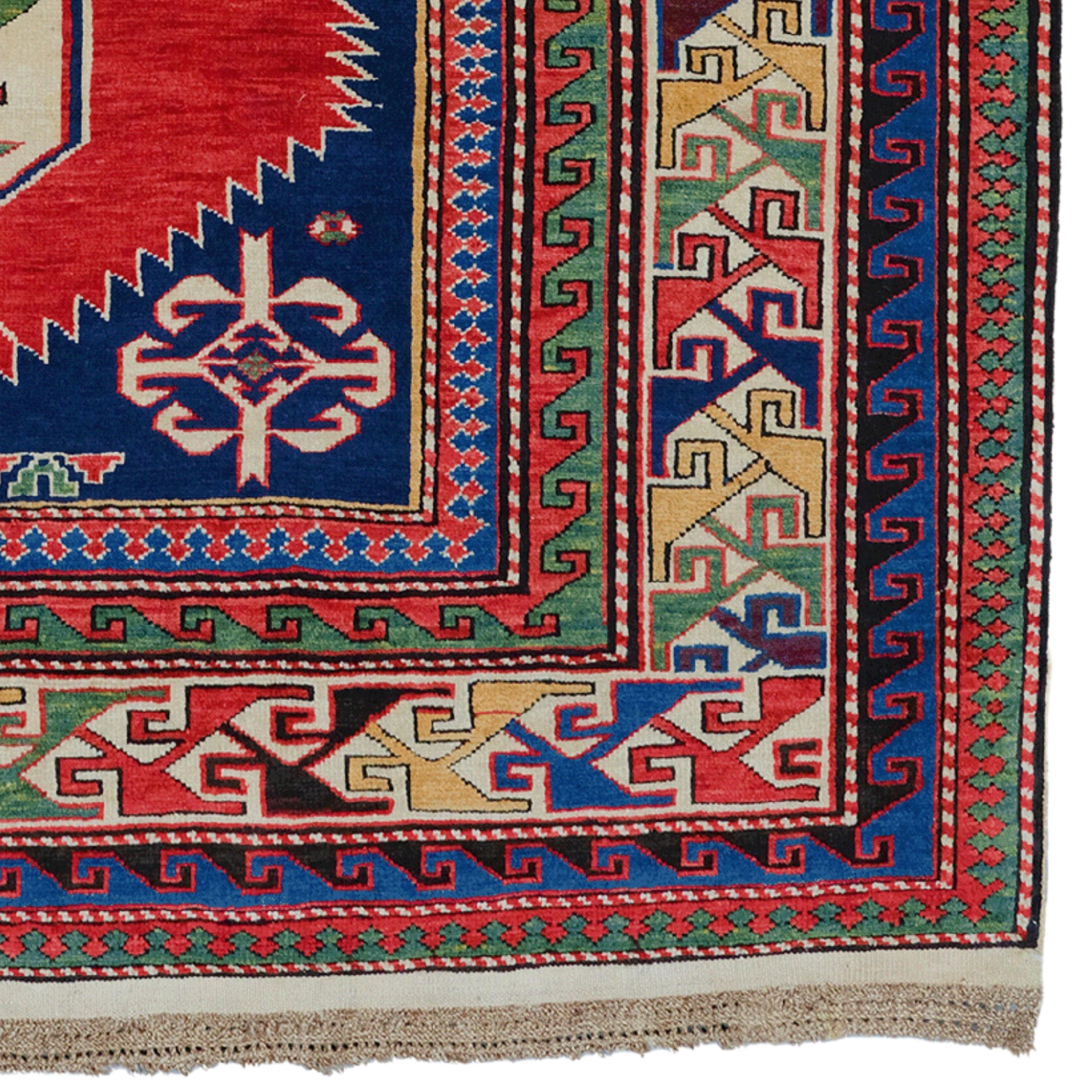Mitte des 19. Jahrhunderts Schirwan-Karagaschli-Teppich

Dieser exquisite antike kaukasische Schirwan-Teppich ist ein Kunstwerk aus der Mitte des 19. Jahrhunderts. Mit seiner reichen Farbpalette und den komplizierten Mustern ist dieses Stück