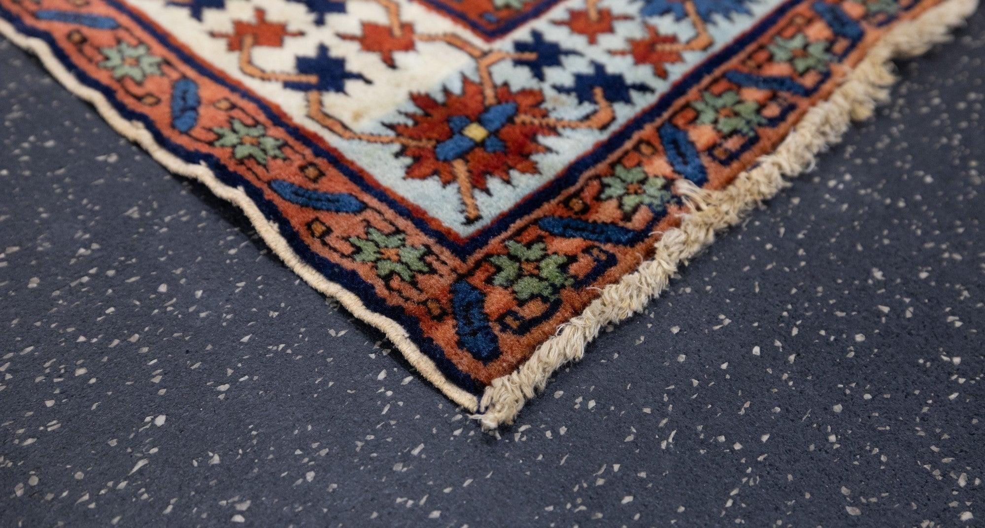 Antiker Shirvan Kuba-Teppich 3'7'' x 5'7'' (Kaukasisch) im Angebot
