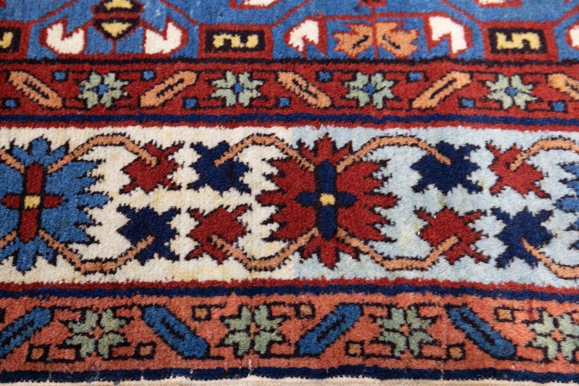 Antiker Shirvan Kuba-Teppich 3'7'' x 5'7'' im Angebot 1