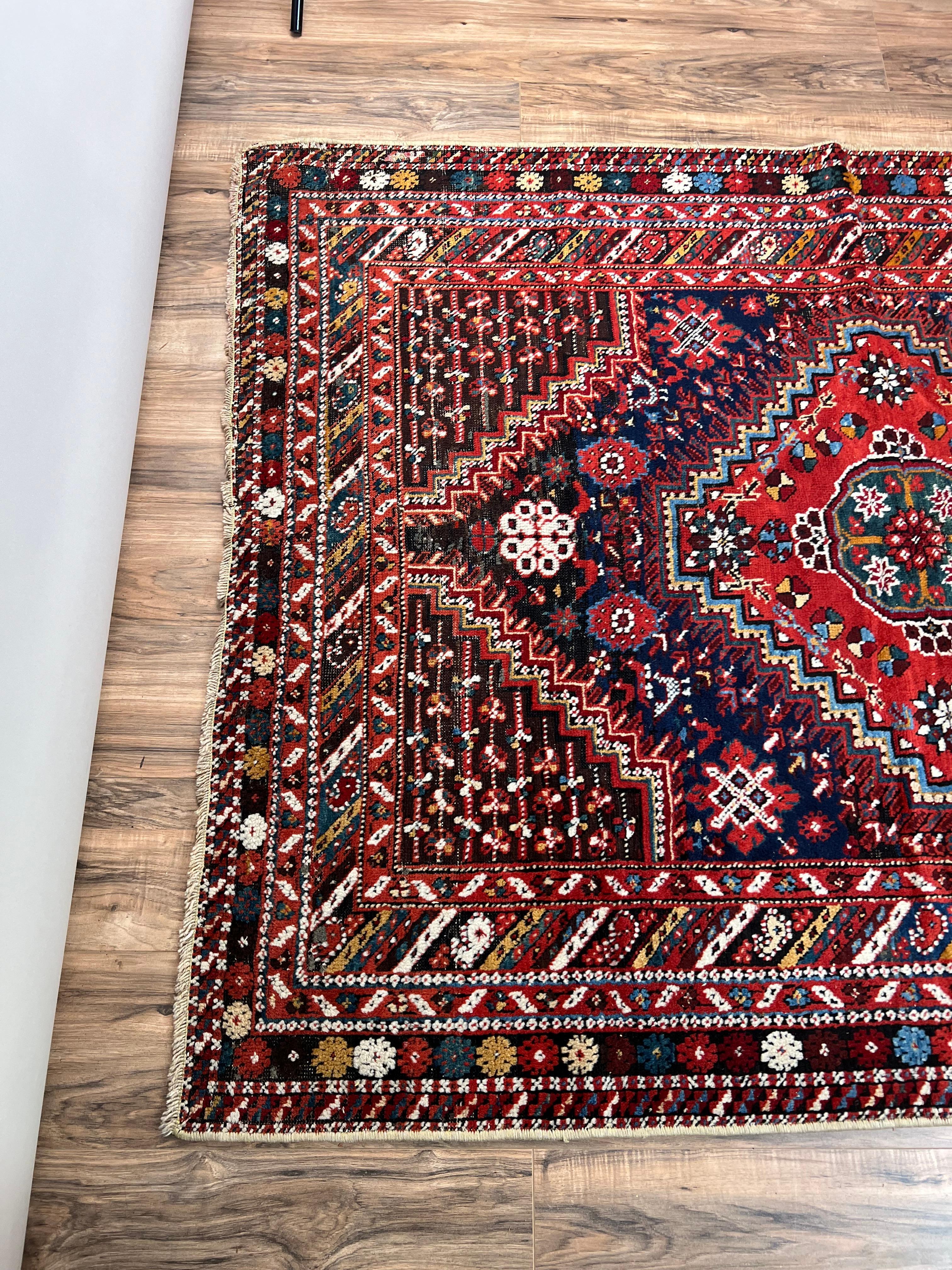 Antiker kaukasischer Teppich aus der Shirvan- oder Kuba-Region, ca. Spätes 19. Jahrhundert 4'7 x 11'8 im Zustand „Gut“ im Angebot in Westfield, MA