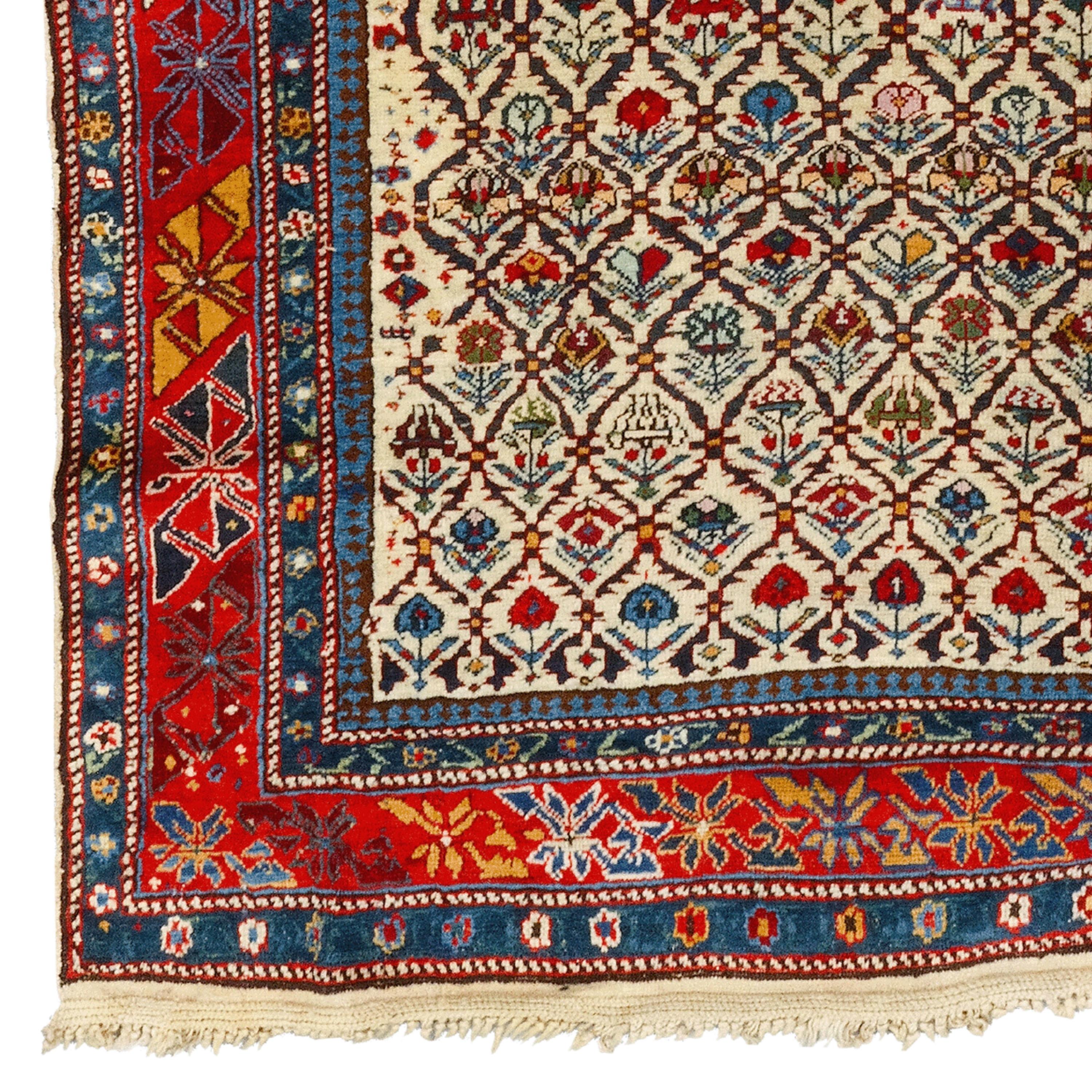 Einzigartiger kaukasischer Schirwan-Teppich aus dem 19.

Dieser elegante kaukasische Schirwan-Teppich aus dem 19. Jahrhundert stellt ein historisches und kulturelles Erbe dar. Dieses Werk, das mit seiner reichen Farbpalette und seinen komplexen