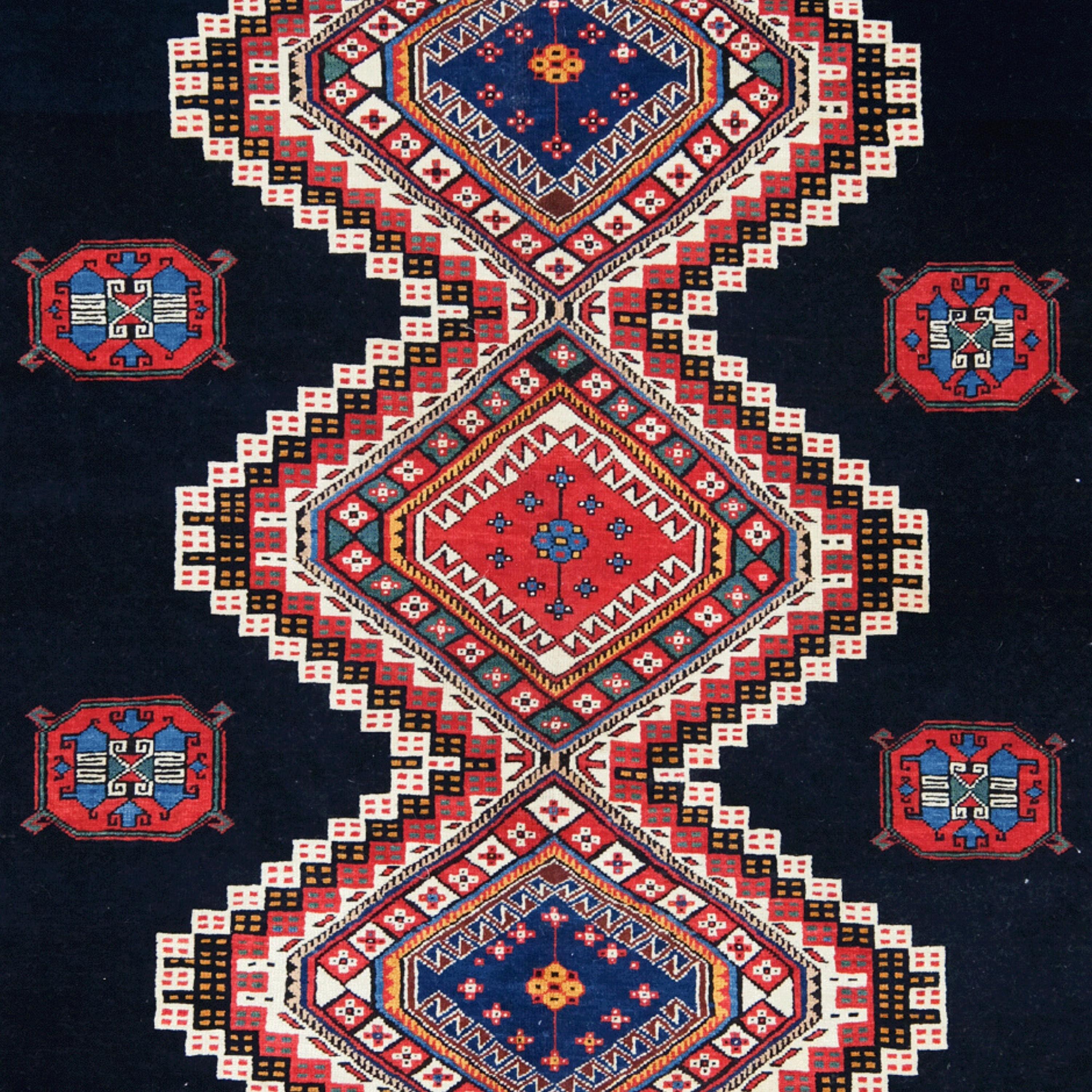 Antiker Shirvan-Teppich - Shirvan-Teppich des 19. Jahrhunderts, handgewebter Teppich, antiker Teppich (Kaukasisch) im Angebot