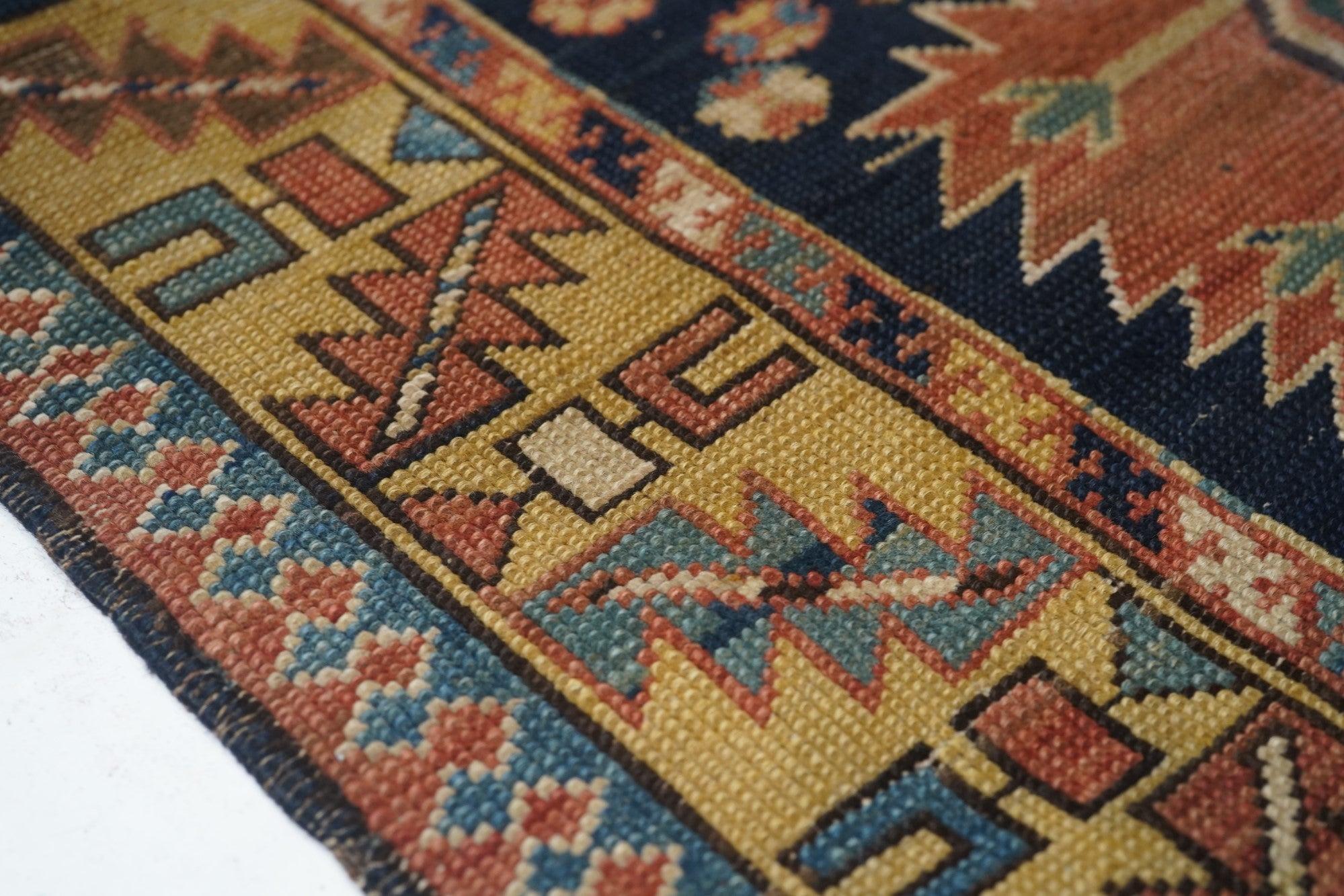 Antiker Shirvan-Teppich 2'6'' x 4'1'' (Kaukasisch) im Angebot