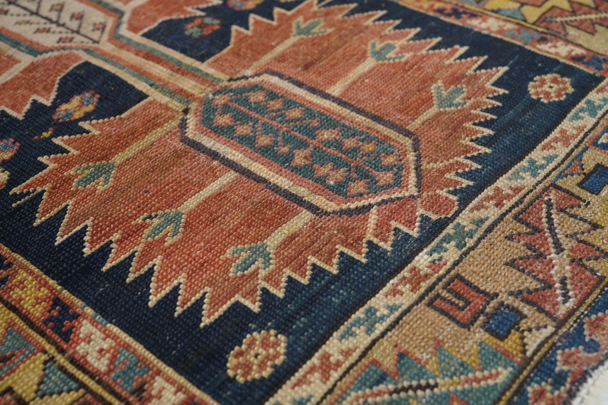 Antiker Shirvan-Teppich 2'6'' x 4'1'' im Zustand „Gut“ im Angebot in New York, NY