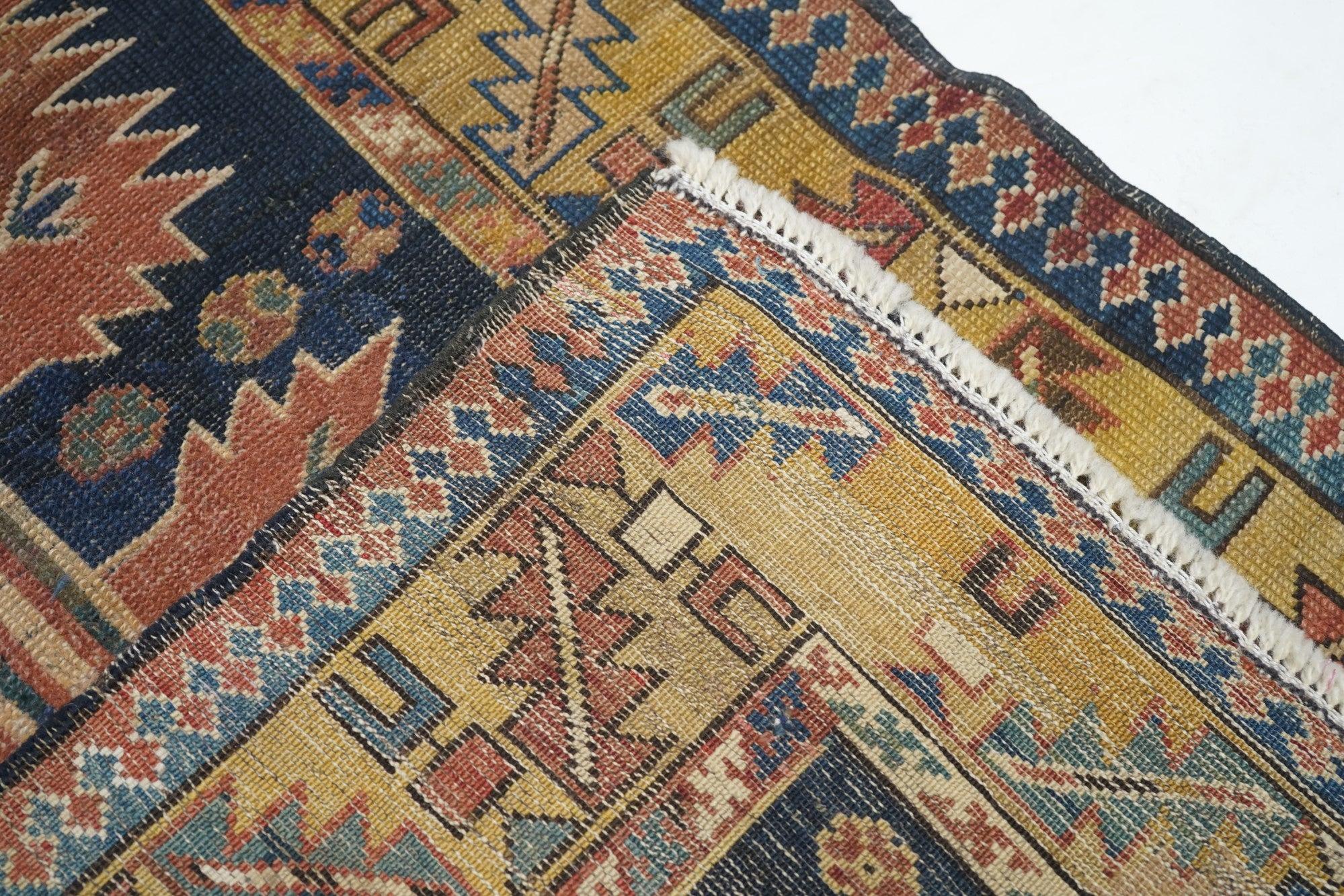 Antiker Shirvan-Teppich 2'6'' x 4'1'' im Angebot 2