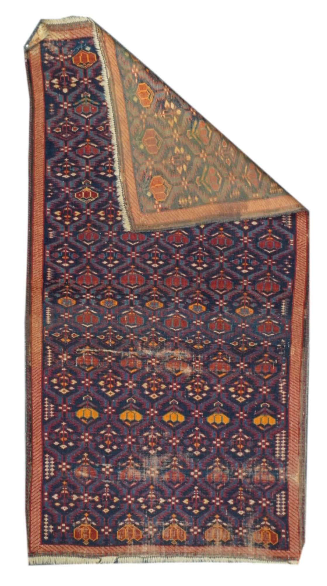 Antiker Schirwan-Teppich 3' x 5'3''. Ostkaukasische, westkaspische kaukasische Teppiche, hauptsächlich Streuteppiche in geometrischen Mustern, einige Gebete, aus einer Vielzahl von Dörfern. Die Marasali-Gebetsteppiche gelten als die besten. Einige