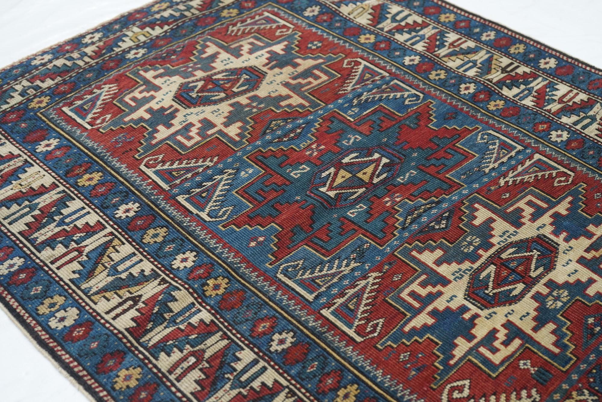 Noué à la main Tapis Shirvan ancien 3'1'' x 4'1'' en vente