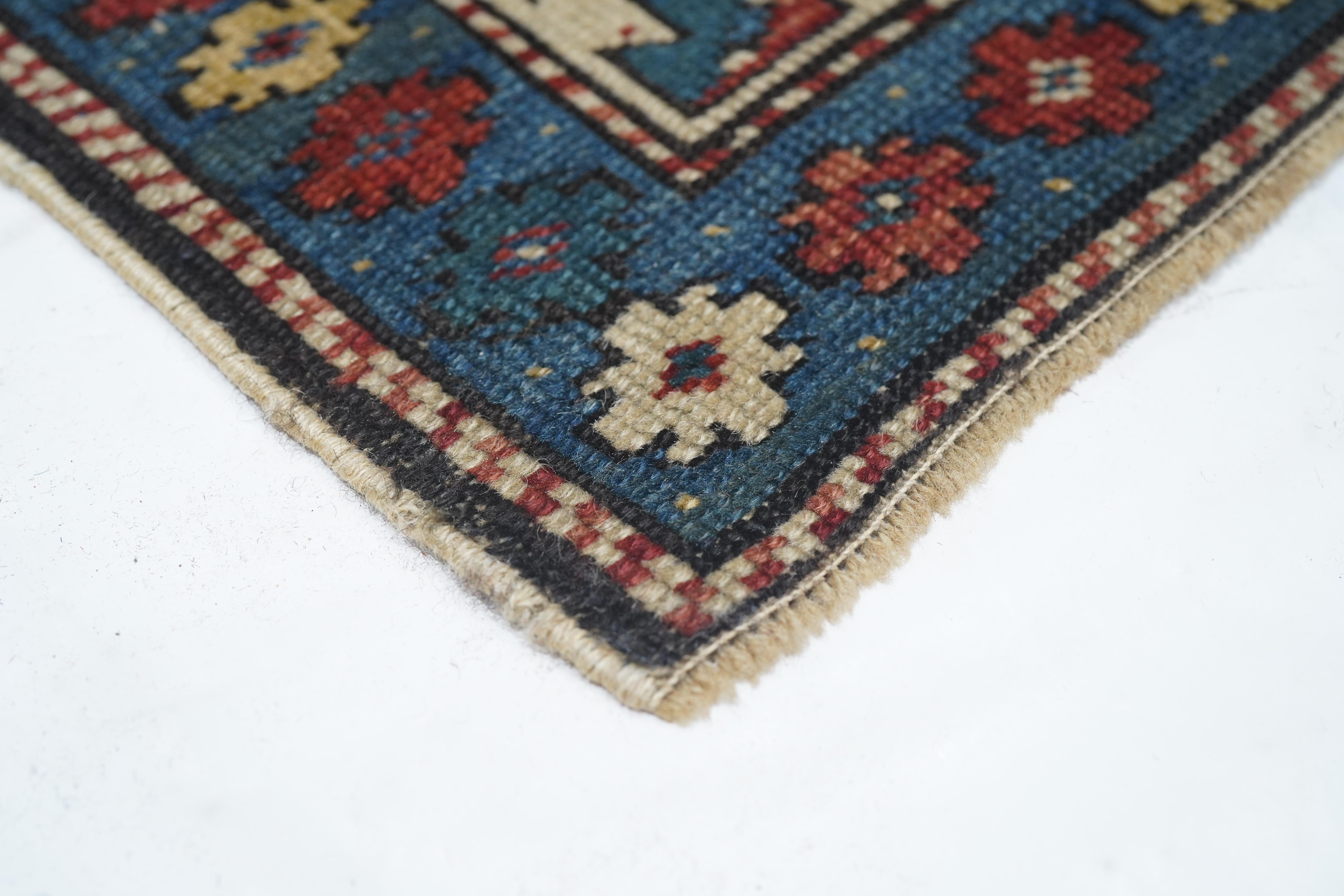 Tapis Shirvan ancien 3'1'' x 4'1'' Bon état - En vente à New York, NY
