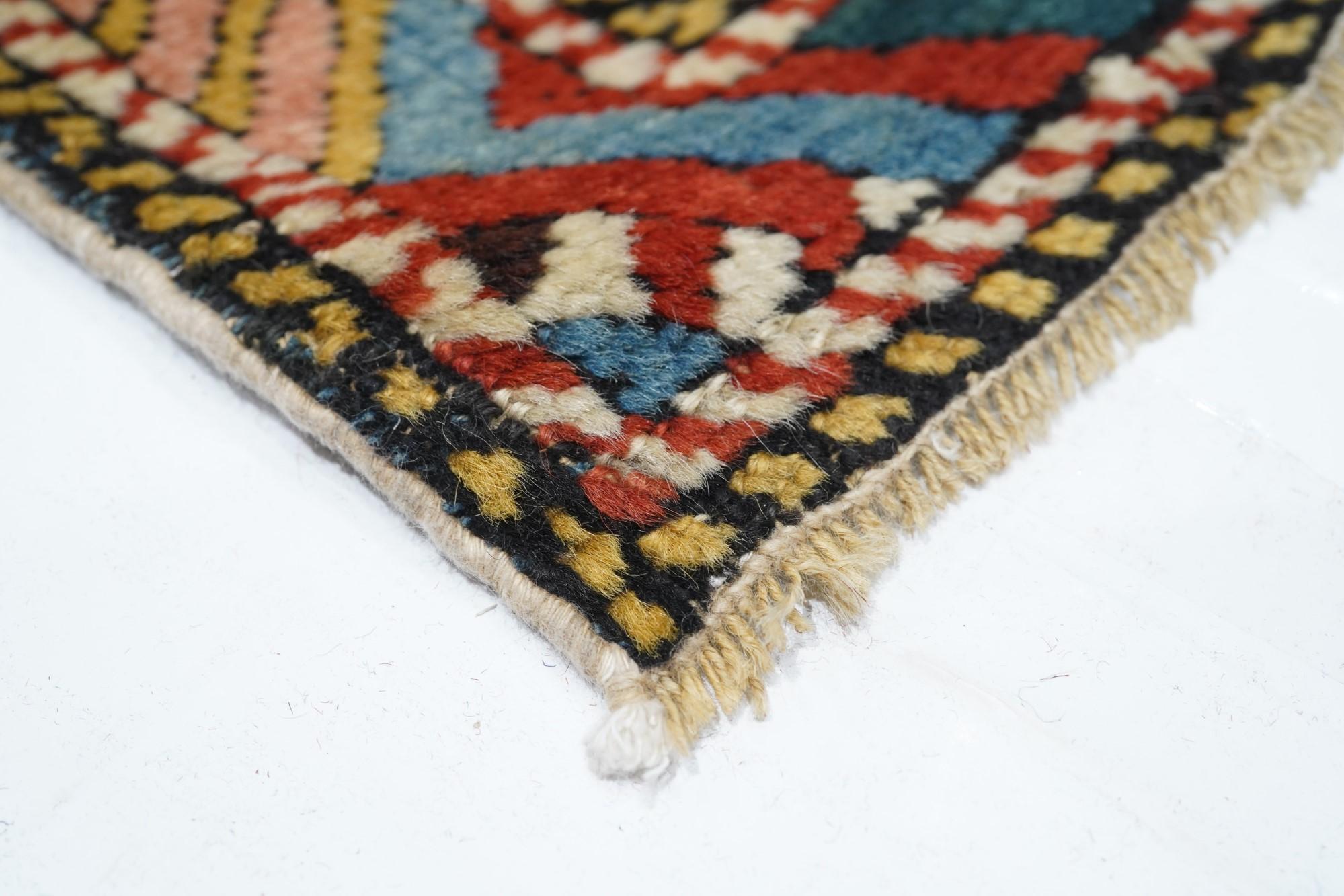 Antiker Schirwan-Teppich im Zustand „Gut“ im Angebot in New York, NY