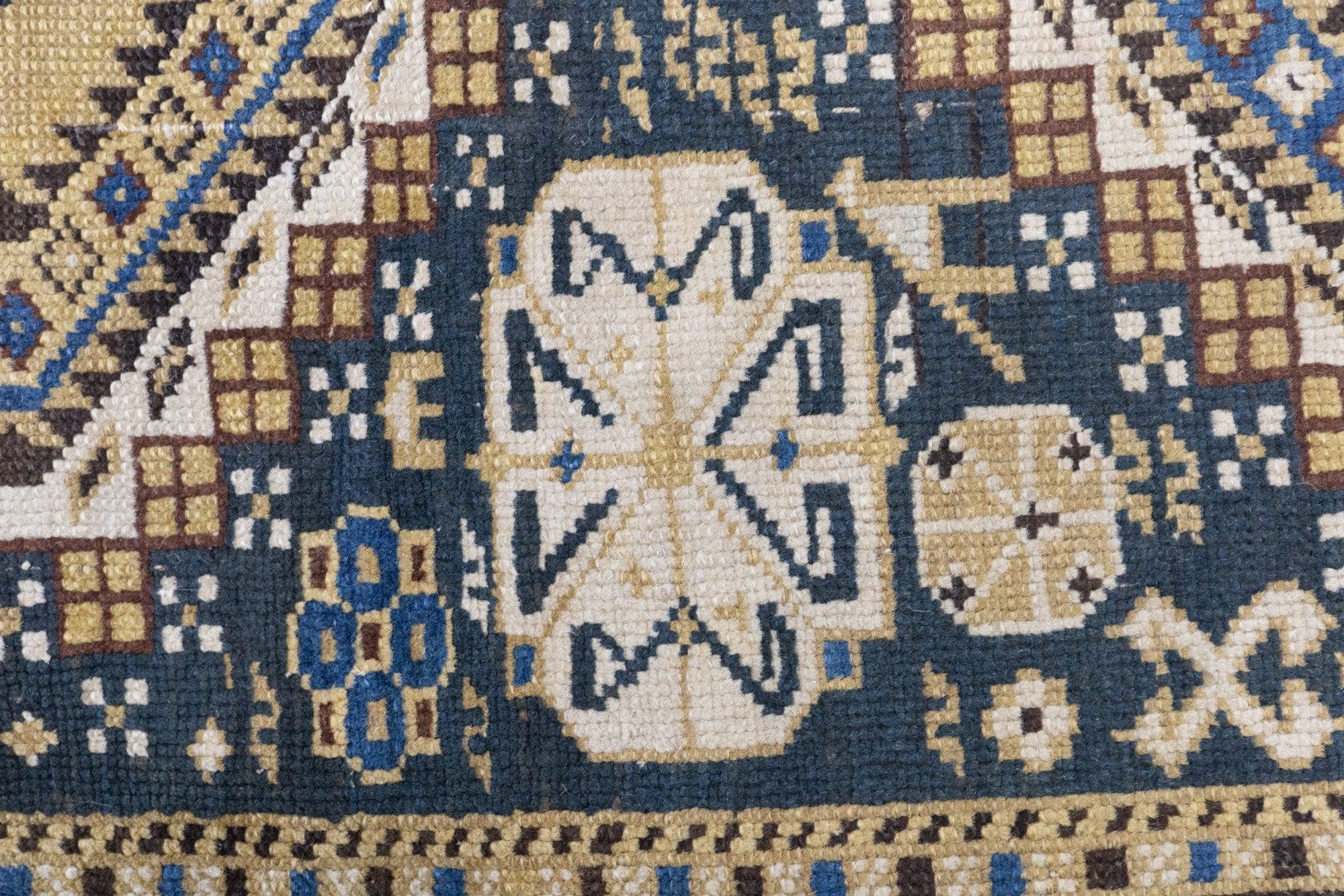 Noué à la main Tapis Shirvan ancien 3'6'' x 4'6'' en vente