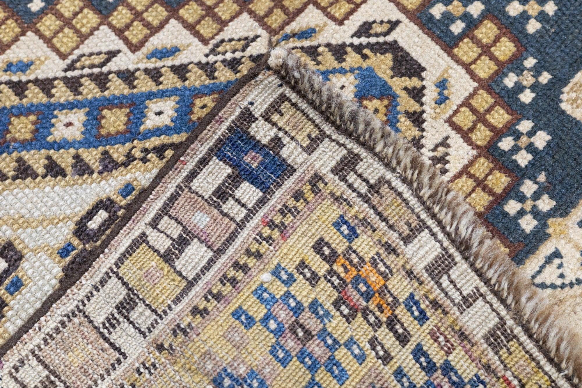 Laine Tapis Shirvan ancien 3'6'' x 4'6'' en vente