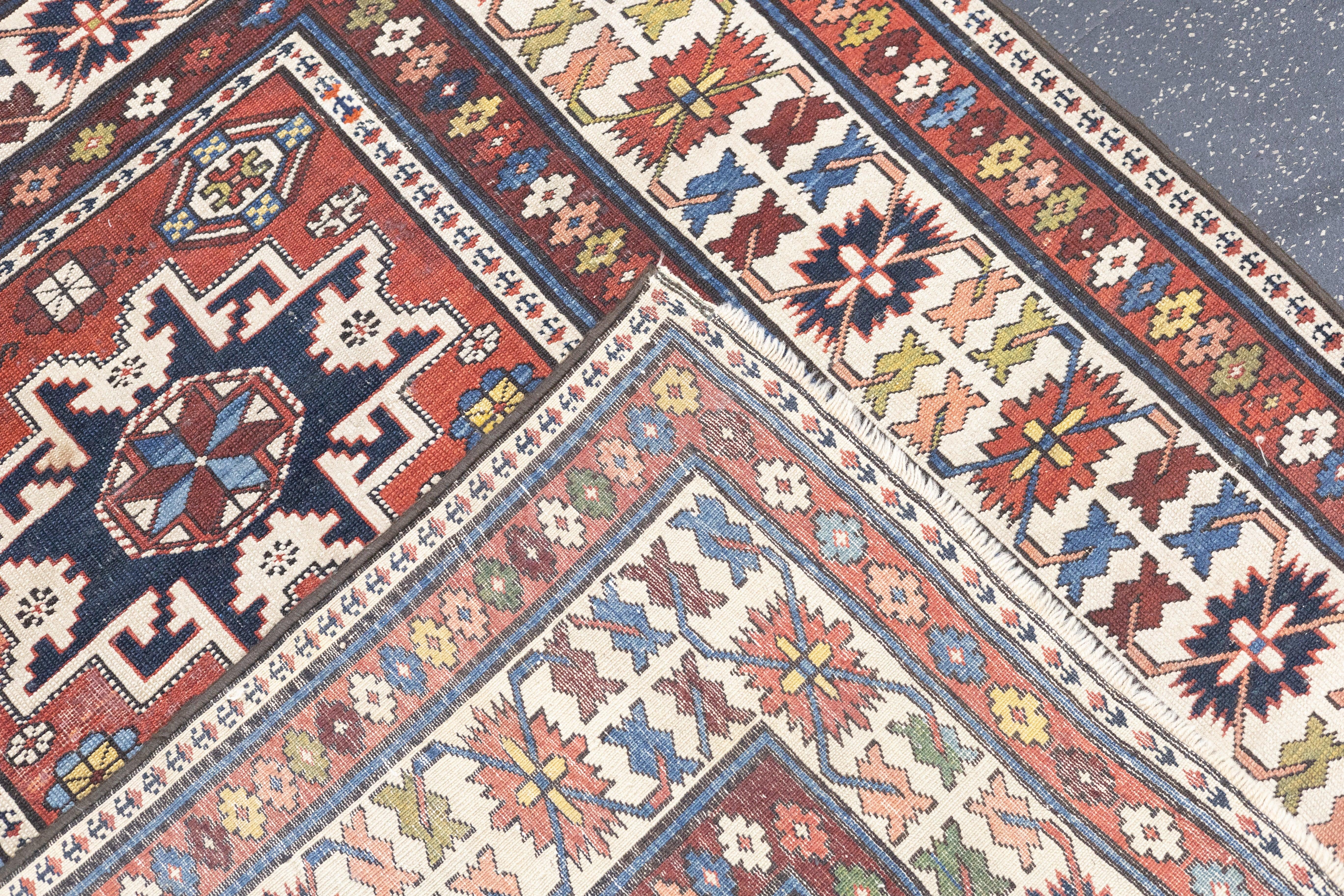 Antiker Shirvan-Teppich 3'8'' x 4'6'' im Angebot 5