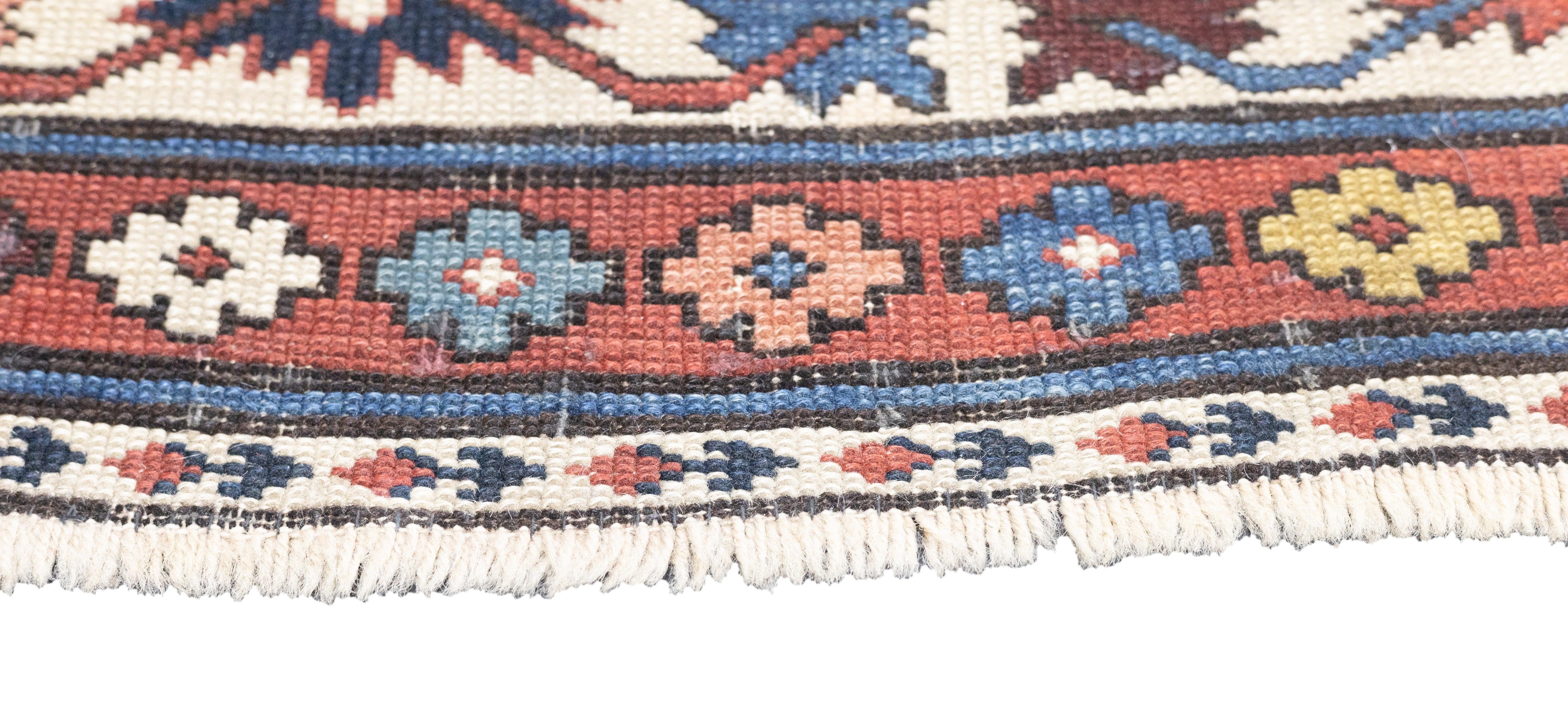 Antiker Shirvan-Teppich 3'8'' x 4'6'' (19. Jahrhundert) im Angebot