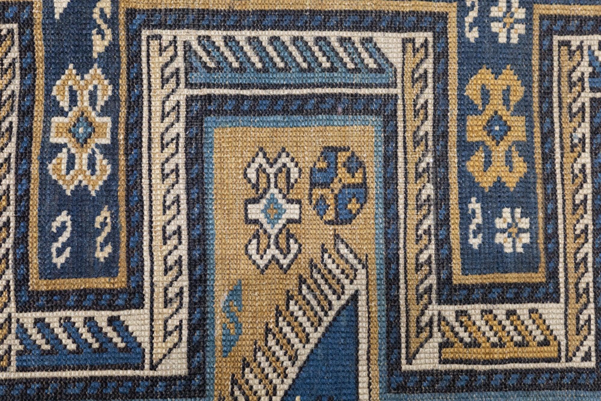 Noué à la main Tapis Shirvan ancien 3'9'' x 4'10'' en vente