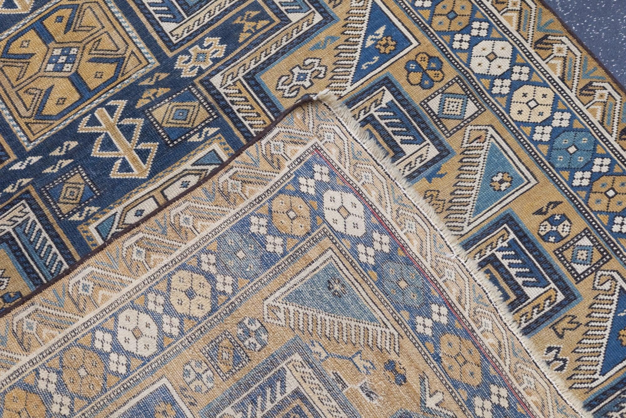 XIXe siècle Tapis Shirvan ancien 3'9'' x 4'10'' en vente