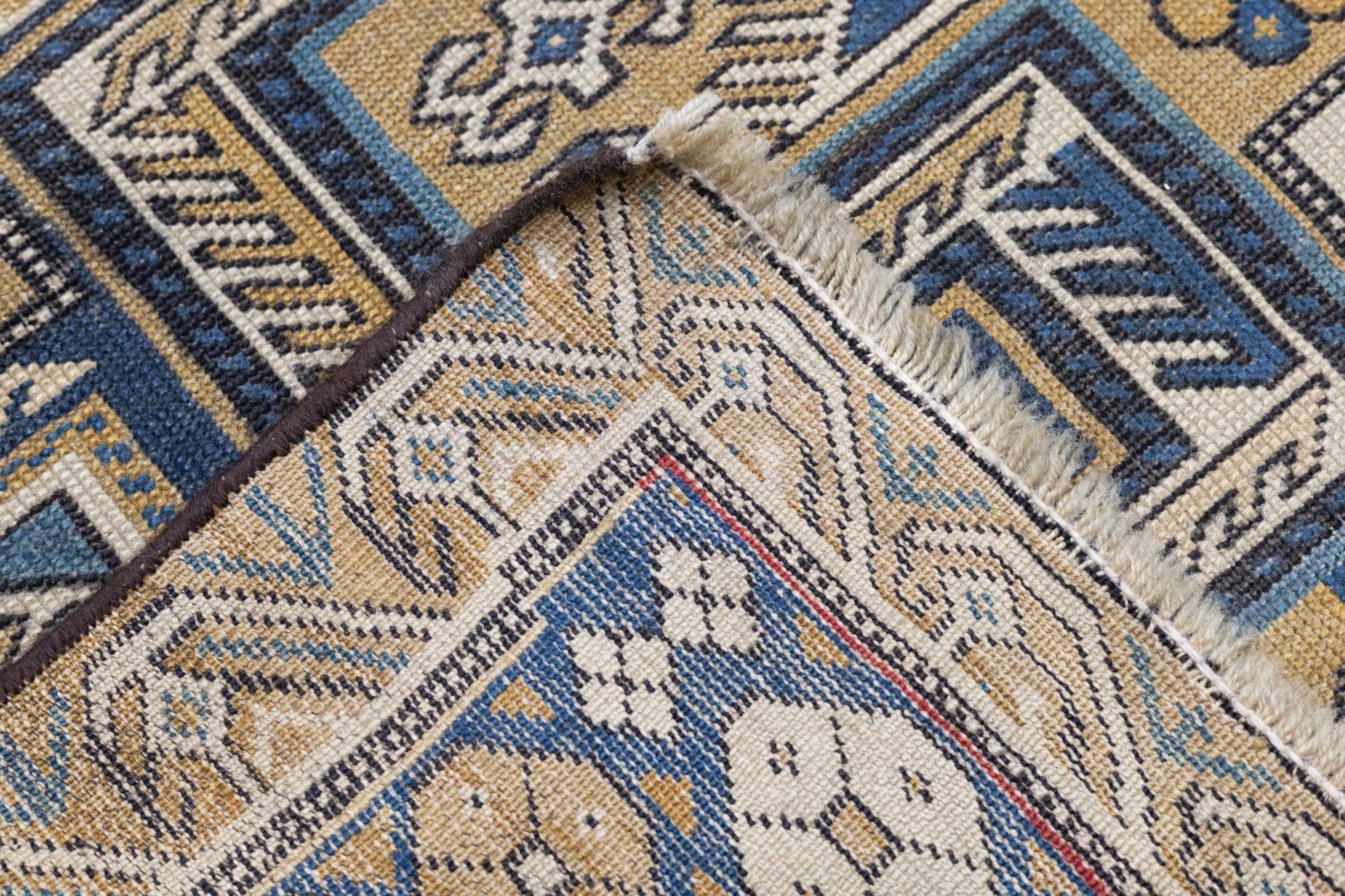 Laine Tapis Shirvan ancien 3'9'' x 4'10'' en vente