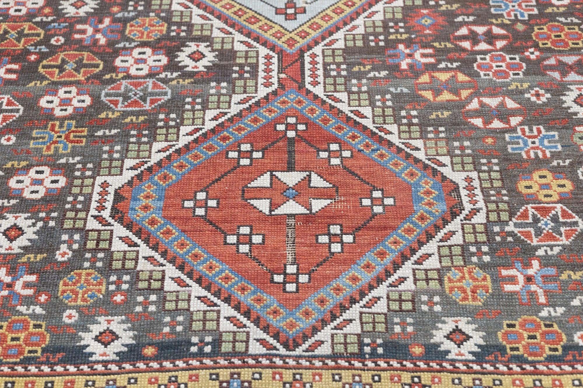 Caucasien Tapis Shirvan ancien 3'9'' x 4'11'' en vente