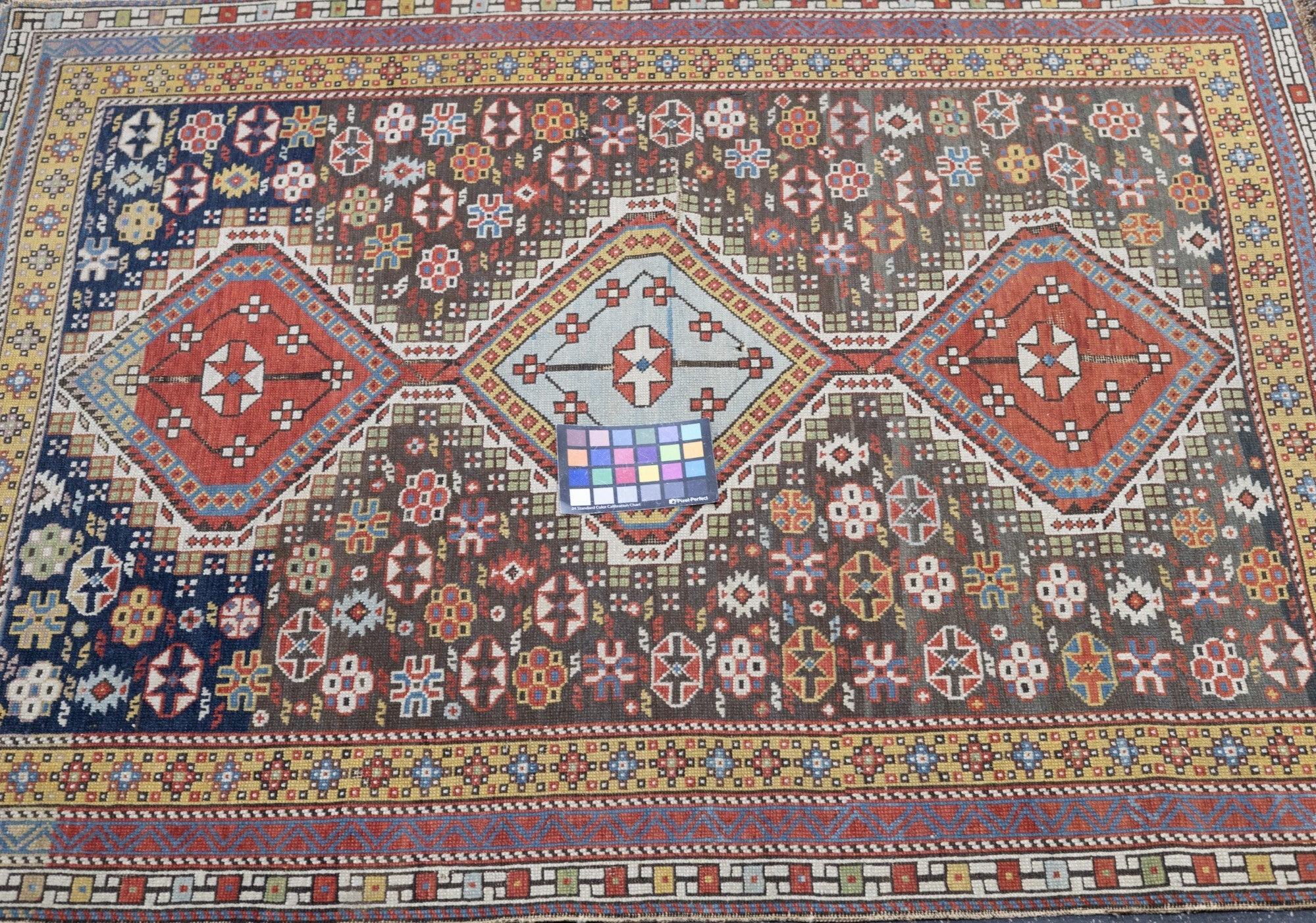 Noué à la main Tapis Shirvan ancien 3'9'' x 4'11'' en vente