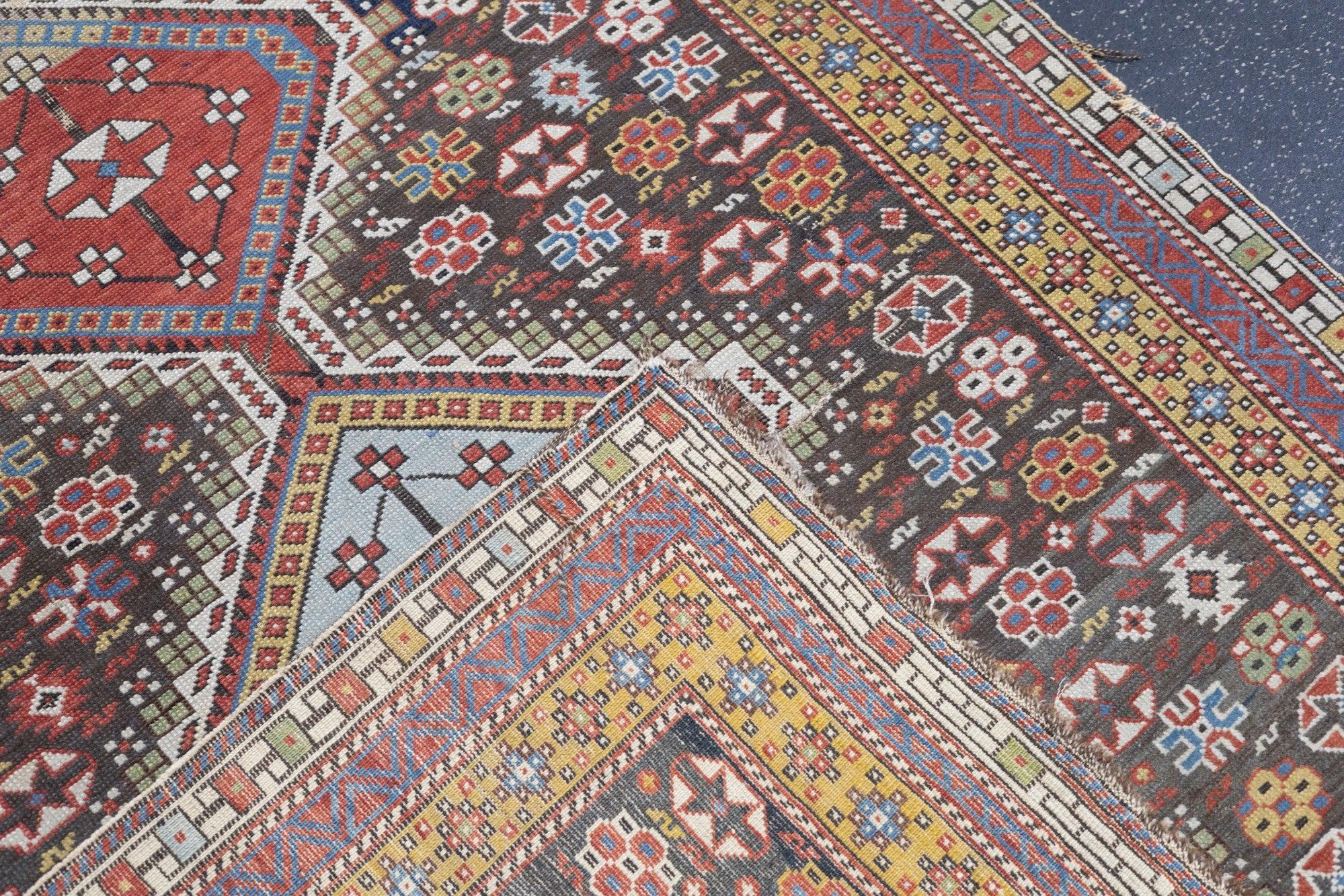 Tapis Shirvan ancien 3'9'' x 4'11'' Bon état - En vente à New York, NY