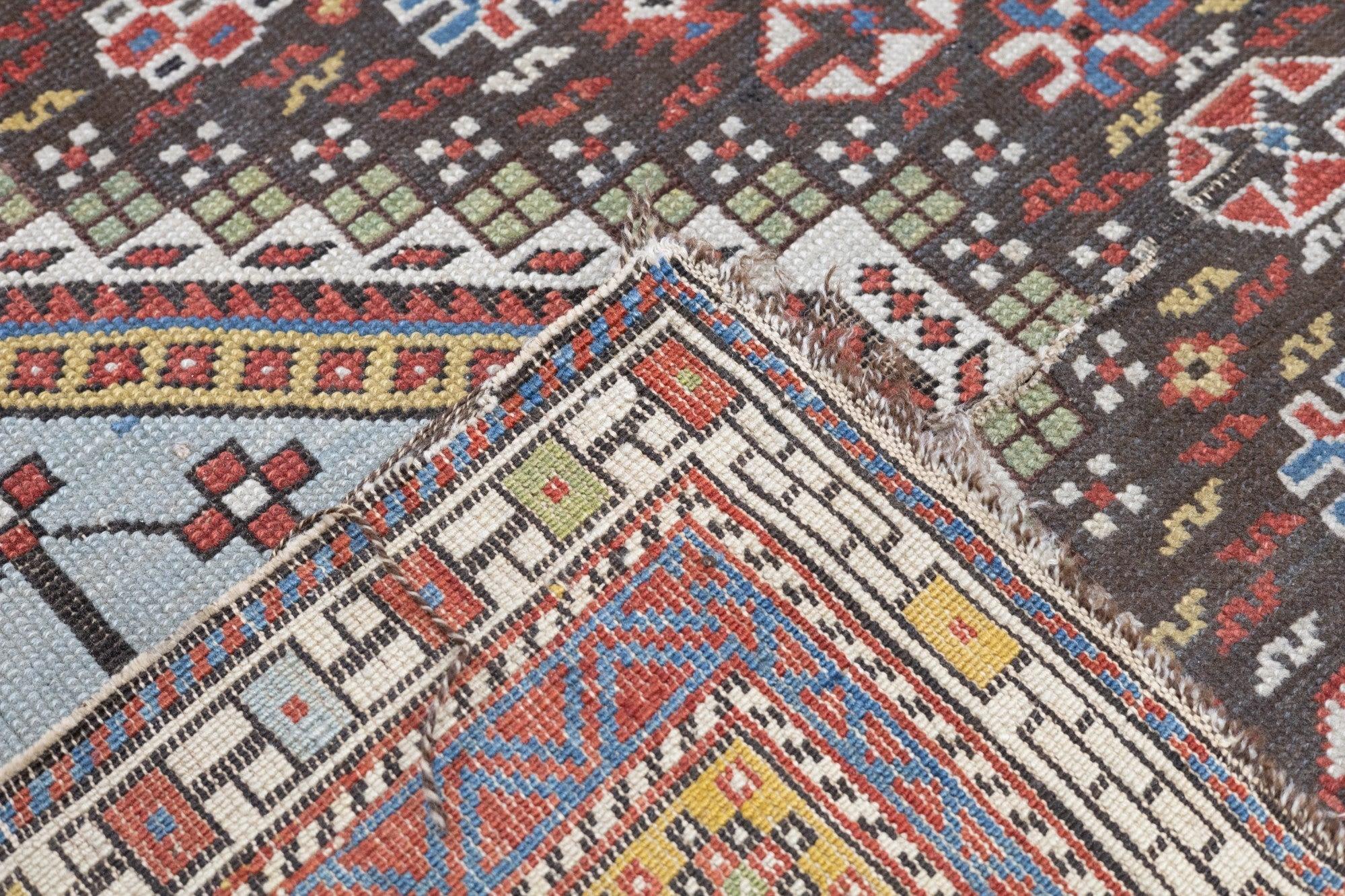 XIXe siècle Tapis Shirvan ancien 3'9'' x 4'11'' en vente