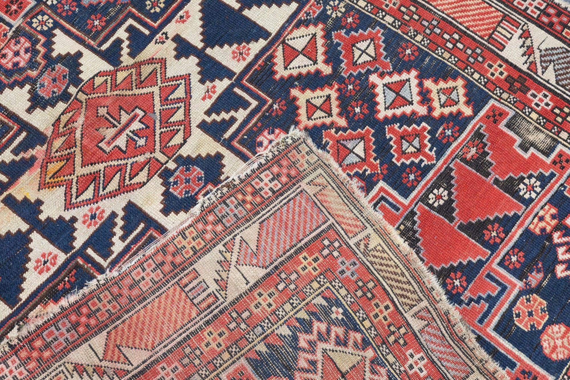 Tapis Shirvan ancien 3'9'' x 5'4'' en vente 3