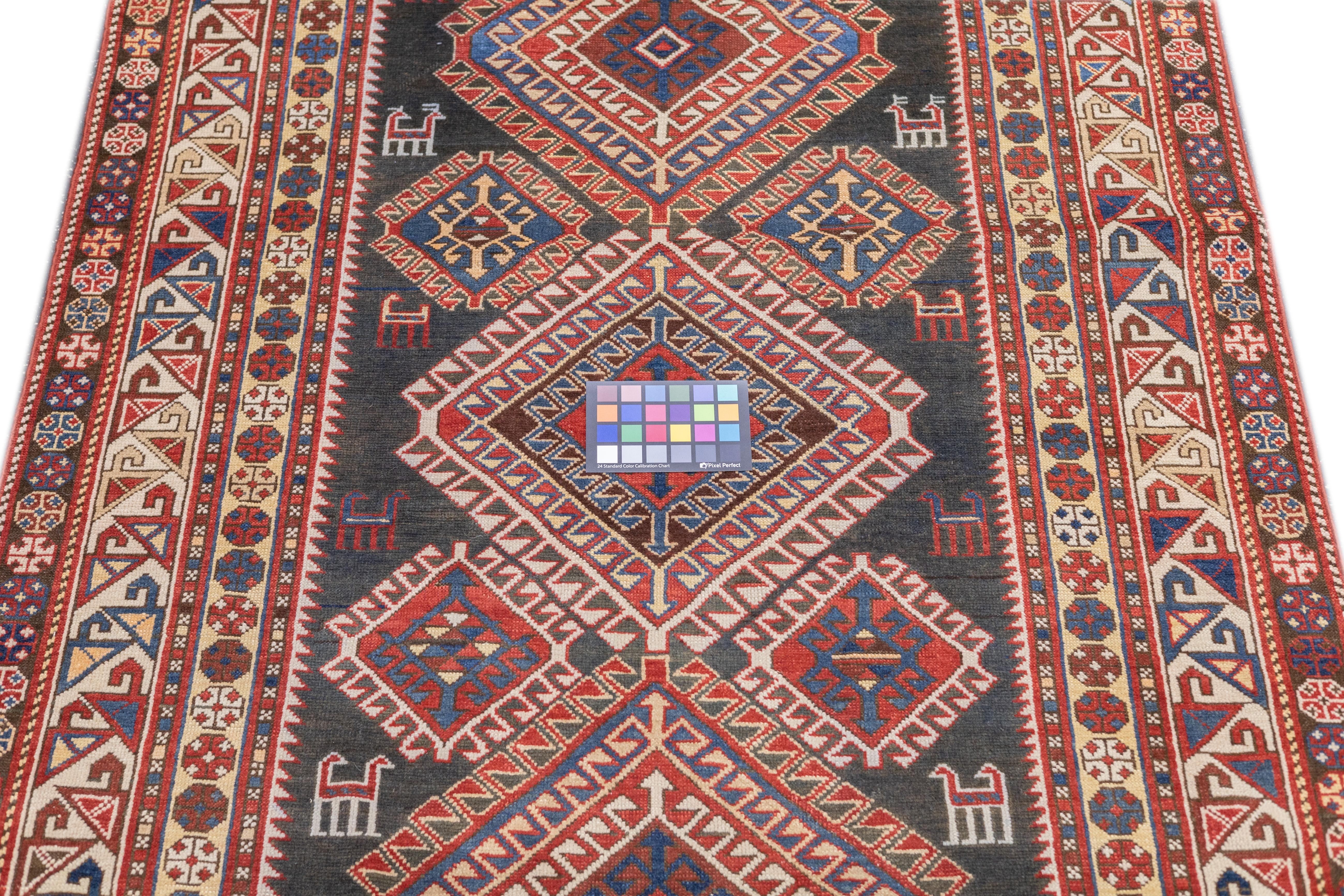 Tapis Shirvan ancien de 4' x 9' en vente 3