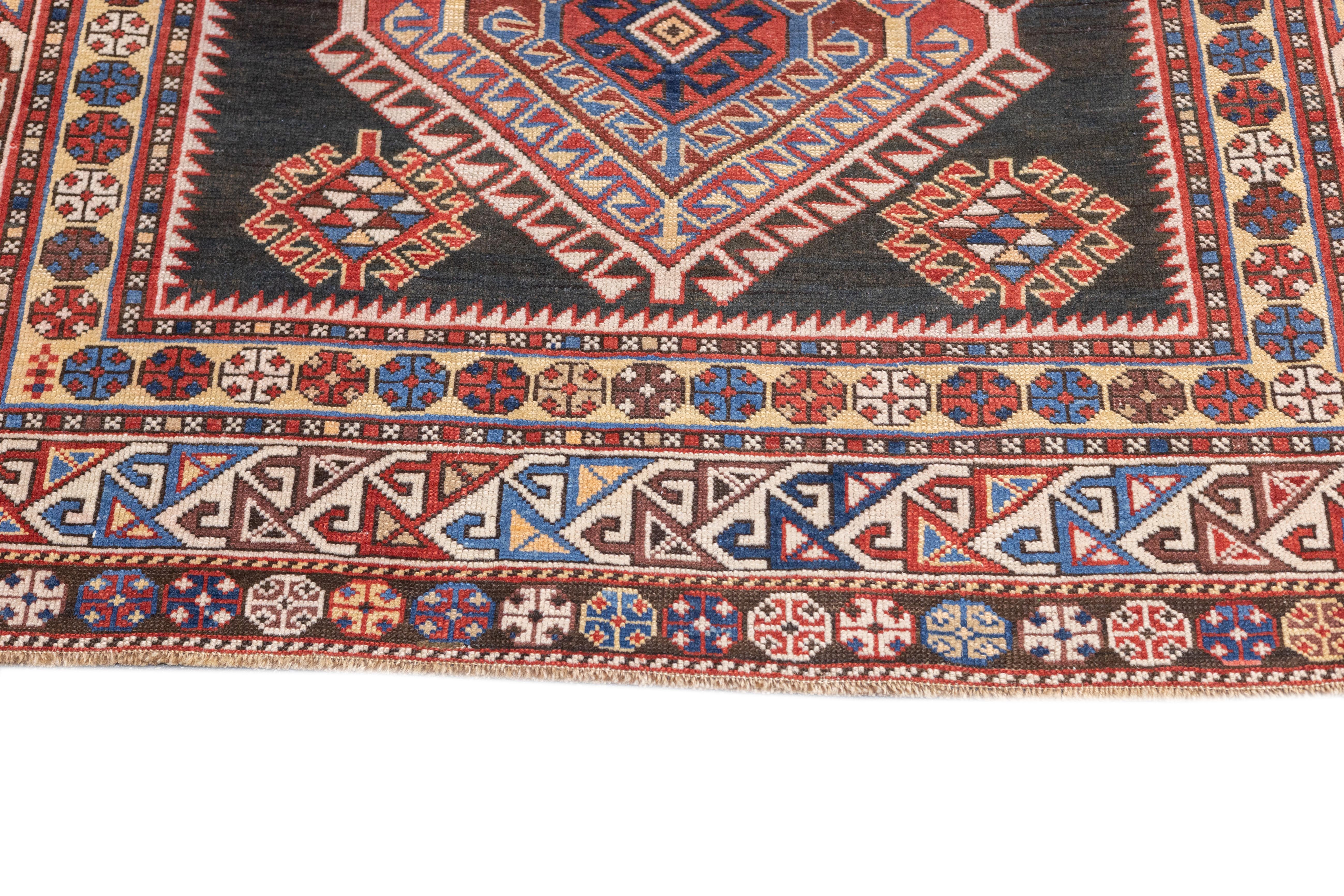 Caucasien Tapis Shirvan ancien de 4' x 9' en vente