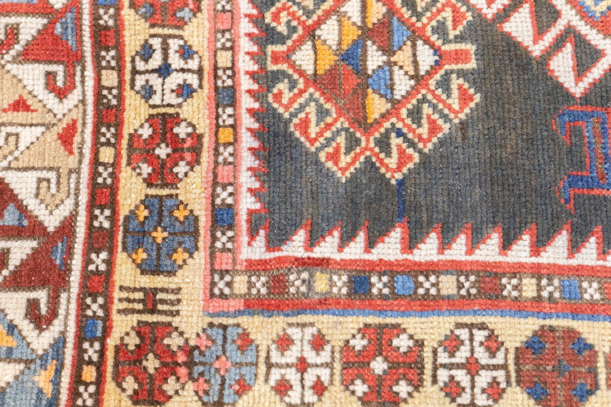 Tapis Shirvan ancien de 4' x 9' en vente 1